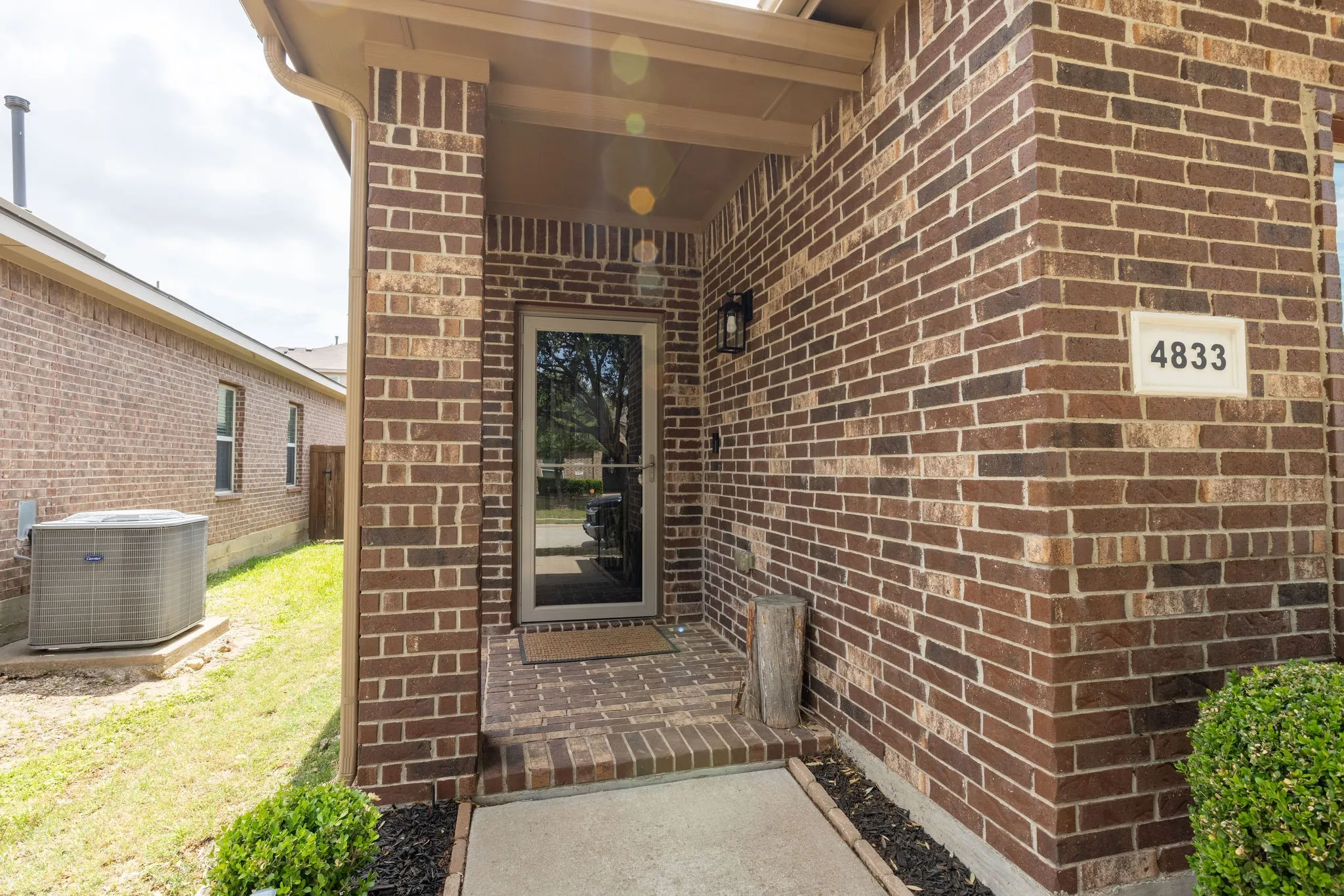 Single Family Residence For Sale in Tarrant County , 4833 Elkhart Drive, Fort Worth, Texas 76036, 3 Bedroom, 2 Bathroom, 2 Garage spaces, 1,350 Sqft, built in 2013, mls#21314429, Real Estate Agent in Fort Worth, Homes For Sale in Tarrant county, Homes For Sale in Fort Worth, Realtor in Fort Worth Texas, Real Estate Brokerage Independent Realty Texas, Luminita Cordes Realtor