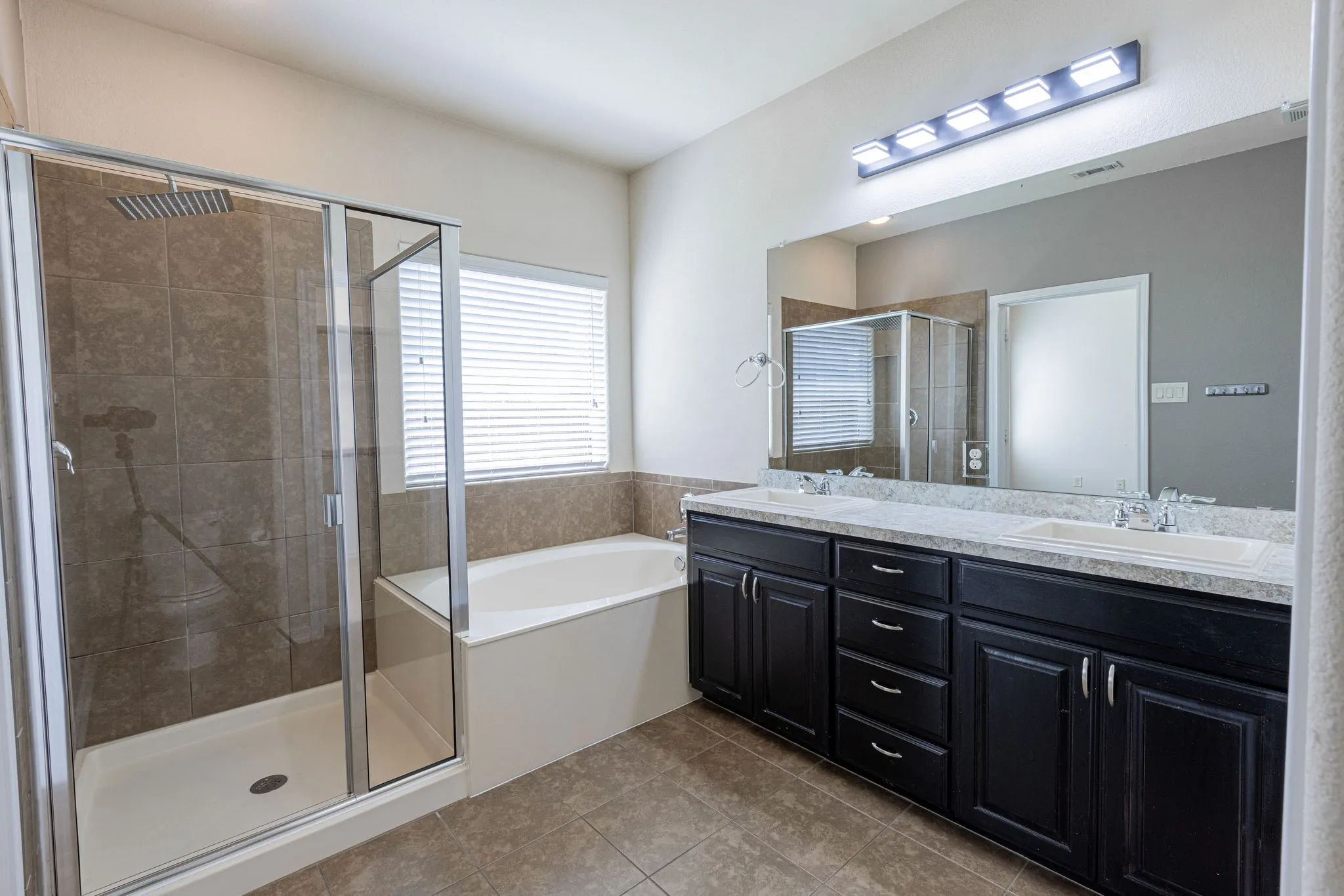 Single Family Residence For Sale in Tarrant County , 4833 Elkhart Drive, Fort Worth, Texas 76036, 3 Bedroom, 2 Bathroom, 2 Garage spaces, 1,350 Sqft, built in 2013, mls#21314429, Real Estate Agent in Fort Worth, Homes For Sale in Tarrant county, Homes For Sale in Fort Worth, Realtor in Fort Worth Texas, Real Estate Brokerage Independent Realty Texas, Luminita Cordes Realtor