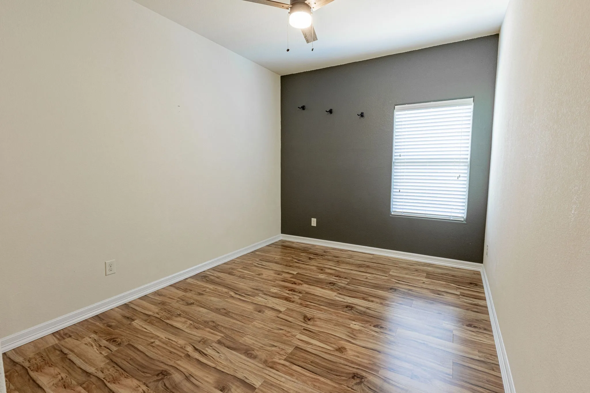 Single Family Residence For Sale in Tarrant County , 4833 Elkhart Drive, Fort Worth, Texas 76036, 3 Bedroom, 2 Bathroom, 2 Garage spaces, 1,350 Sqft, built in 2013, mls#21314429, Real Estate Agent in Fort Worth, Homes For Sale in Tarrant county, Homes For Sale in Fort Worth, Realtor in Fort Worth Texas, Real Estate Brokerage Independent Realty Texas, Luminita Cordes Realtor