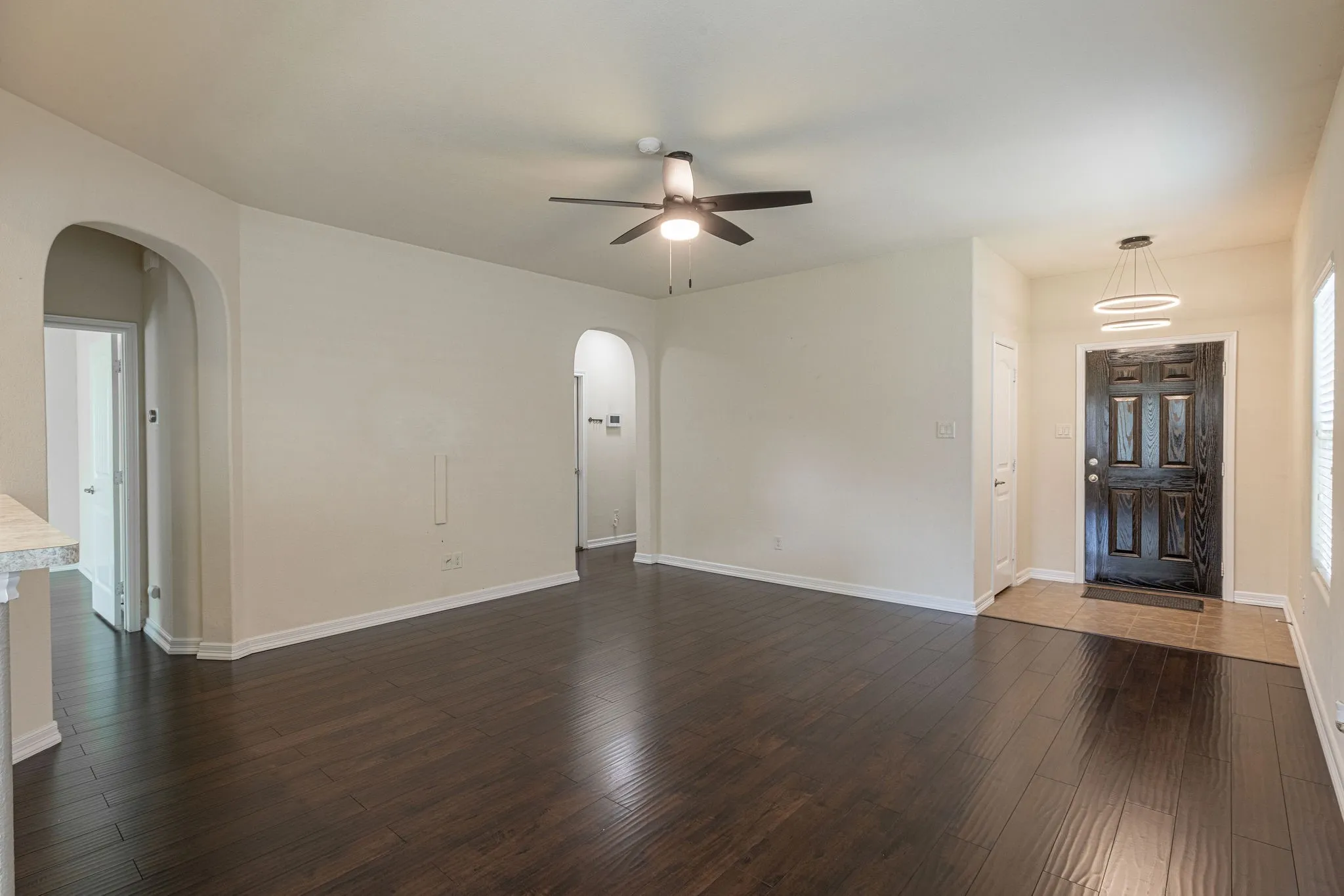 Single Family Residence For Sale in Tarrant County , 4833 Elkhart Drive, Fort Worth, Texas 76036, 3 Bedroom, 2 Bathroom, 2 Garage spaces, 1,350 Sqft, built in 2013, mls#21314429, Real Estate Agent in Fort Worth, Homes For Sale in Tarrant county, Homes For Sale in Fort Worth, Realtor in Fort Worth Texas, Real Estate Brokerage Independent Realty Texas, Luminita Cordes Realtor