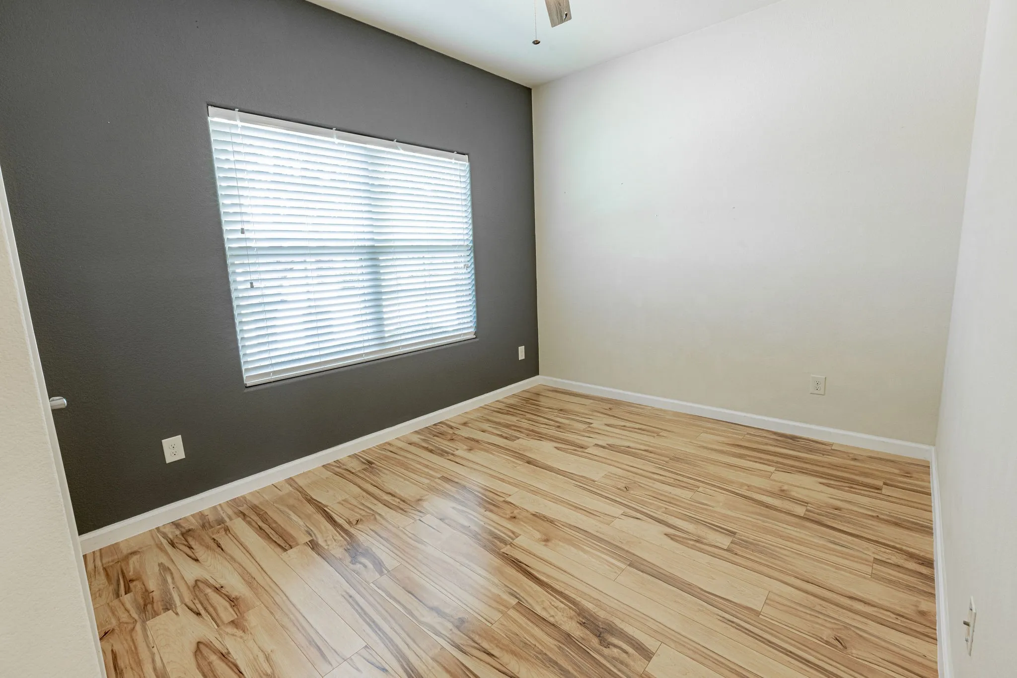 Single Family Residence For Sale in Tarrant County , 4833 Elkhart Drive, Fort Worth, Texas 76036, 3 Bedroom, 2 Bathroom, 2 Garage spaces, 1,350 Sqft, built in 2013, mls#21314429, Real Estate Agent in Fort Worth, Homes For Sale in Tarrant county, Homes For Sale in Fort Worth, Realtor in Fort Worth Texas, Real Estate Brokerage Independent Realty Texas, Luminita Cordes Realtor