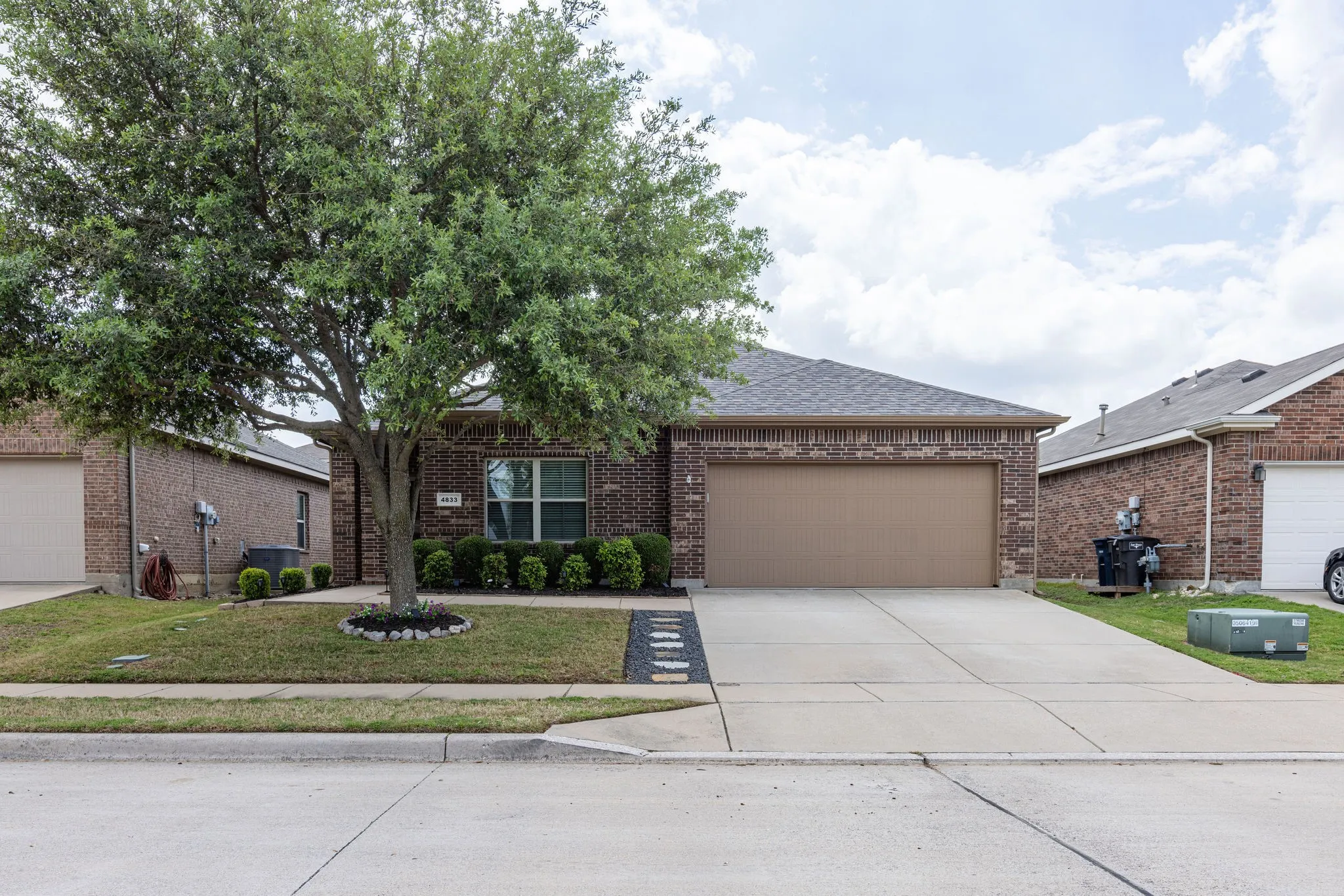 Single Family Residence For Sale in Tarrant County , 4833 Elkhart Drive, Fort Worth, Texas 76036, 3 Bedroom, 2 Bathroom, 2 Garage spaces, 1,350 Sqft, built in 2013, mls#21314429, Real Estate Agent in Fort Worth, Homes For Sale in Tarrant county, Homes For Sale in Fort Worth, Realtor in Fort Worth Texas, Real Estate Brokerage Independent Realty Texas, Luminita Cordes Realtor