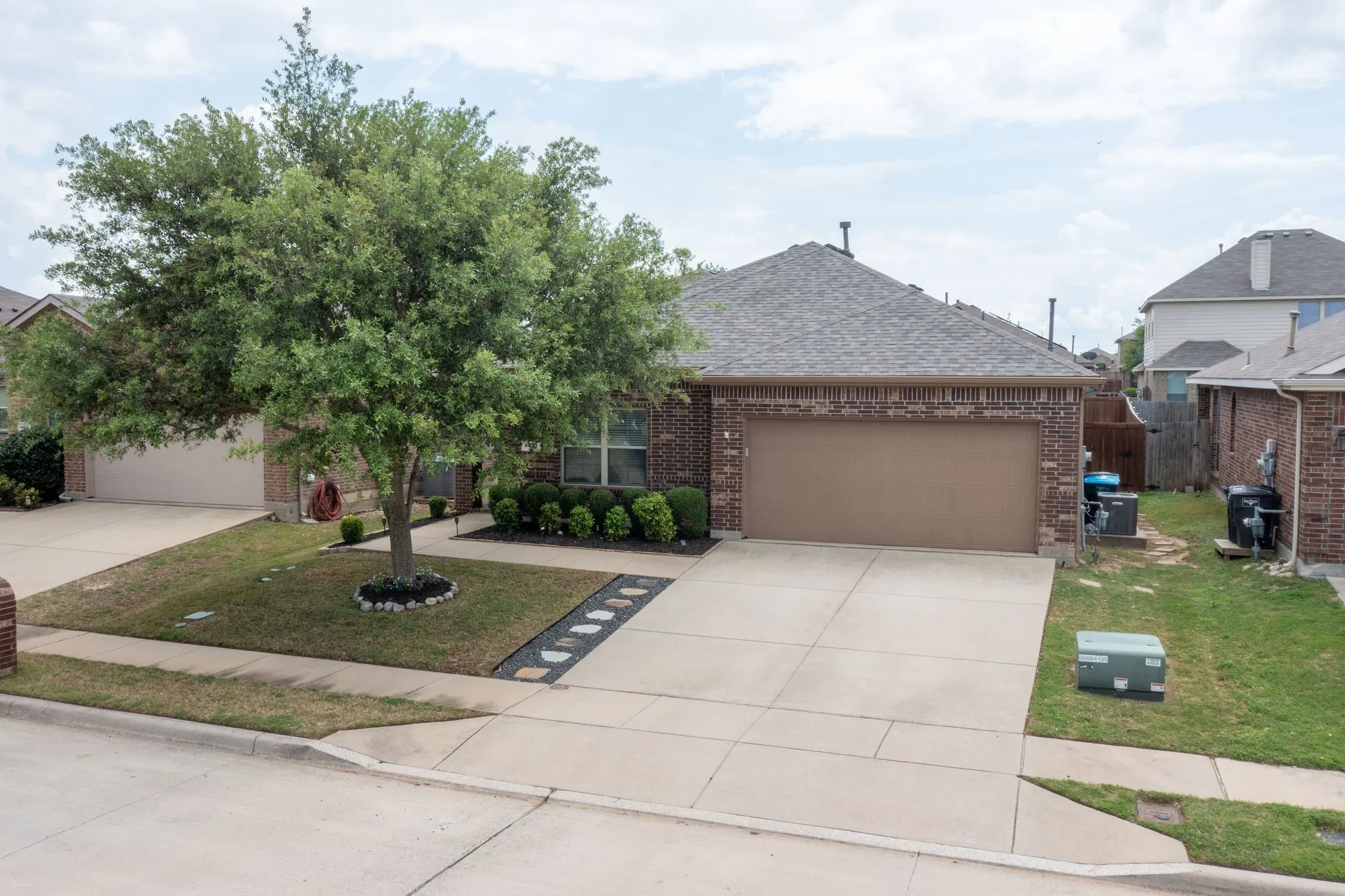 Single Family Residence For Sale in Tarrant County , 4833 Elkhart Drive, Fort Worth, Texas 76036, 3 Bedroom, 2 Bathroom, 2 Garage spaces, 1,350 Sqft, built in 2013, mls#21314429, Real Estate Agent in Fort Worth, Homes For Sale in Tarrant county, Homes For Sale in Fort Worth, Realtor in Fort Worth Texas, Real Estate Brokerage Independent Realty Texas, Luminita Cordes Realtor