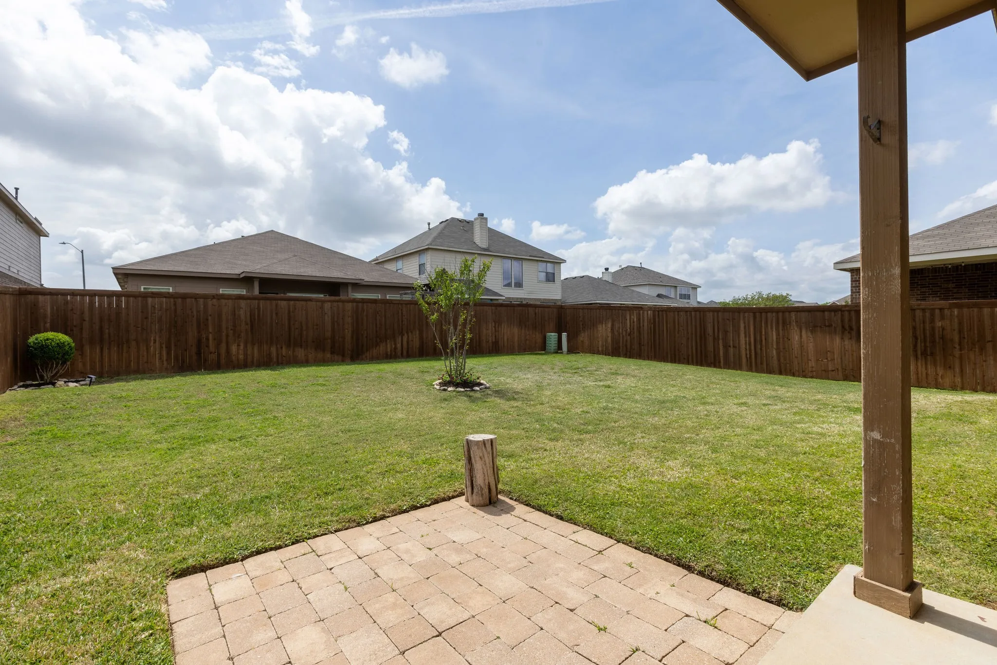 Single Family Residence For Sale in Tarrant County , 4833 Elkhart Drive, Fort Worth, Texas 76036, 3 Bedroom, 2 Bathroom, 2 Garage spaces, 1,350 Sqft, built in 2013, mls#21314429, Real Estate Agent in Fort Worth, Homes For Sale in Tarrant county, Homes For Sale in Fort Worth, Realtor in Fort Worth Texas, Real Estate Brokerage Independent Realty Texas, Luminita Cordes Realtor