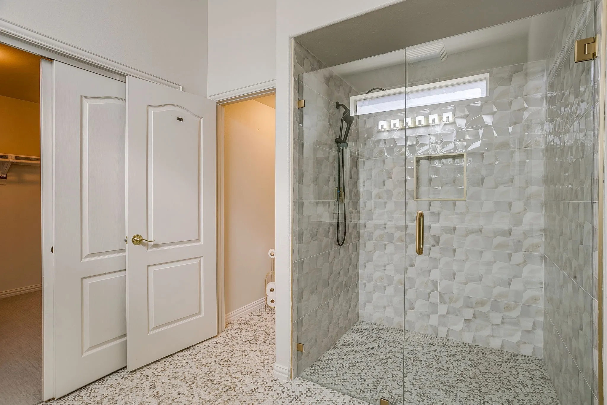 Single Family Residence For Sale in Denton County , 10508 Belvedere Drive, Denton, Texas 76207, 2 Bedroom, 2 Bathroom, 2 Garage spaces, 1,915 Sqft, built in 2005, mls#21314365, Real Estate Agent in Denton, Homes For Sale in Denton county, Homes For Sale in Denton, Realtor in Denton Texas, Real Estate Brokerage Independent Realty Texas, Luminita Cordes Realtor