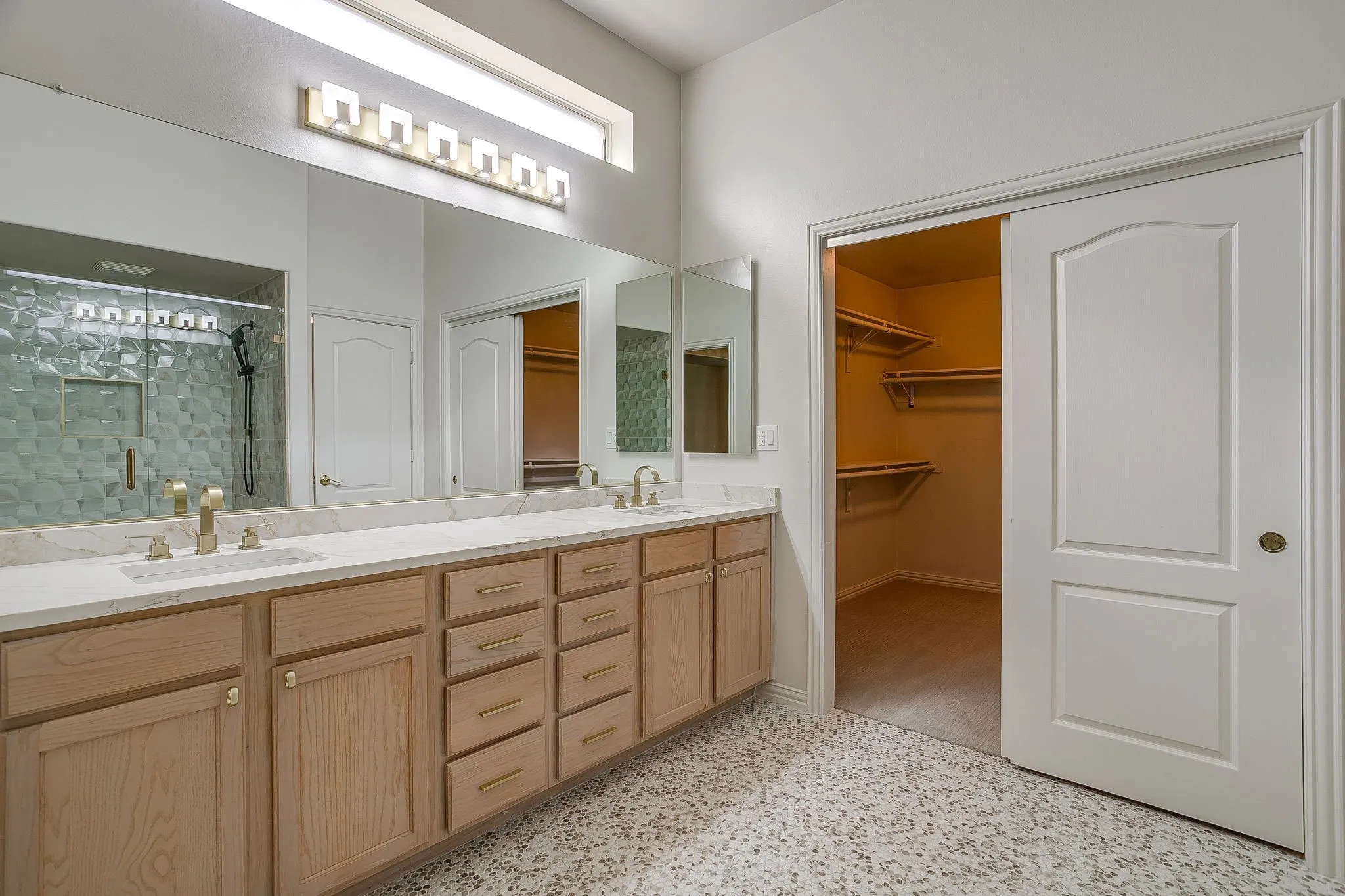 Single Family Residence For Sale in Denton County , 10508 Belvedere Drive, Denton, Texas 76207, 2 Bedroom, 2 Bathroom, 2 Garage spaces, 1,915 Sqft, built in 2005, mls#21314365, Real Estate Agent in Denton, Homes For Sale in Denton county, Homes For Sale in Denton, Realtor in Denton Texas, Real Estate Brokerage Independent Realty Texas, Luminita Cordes Realtor