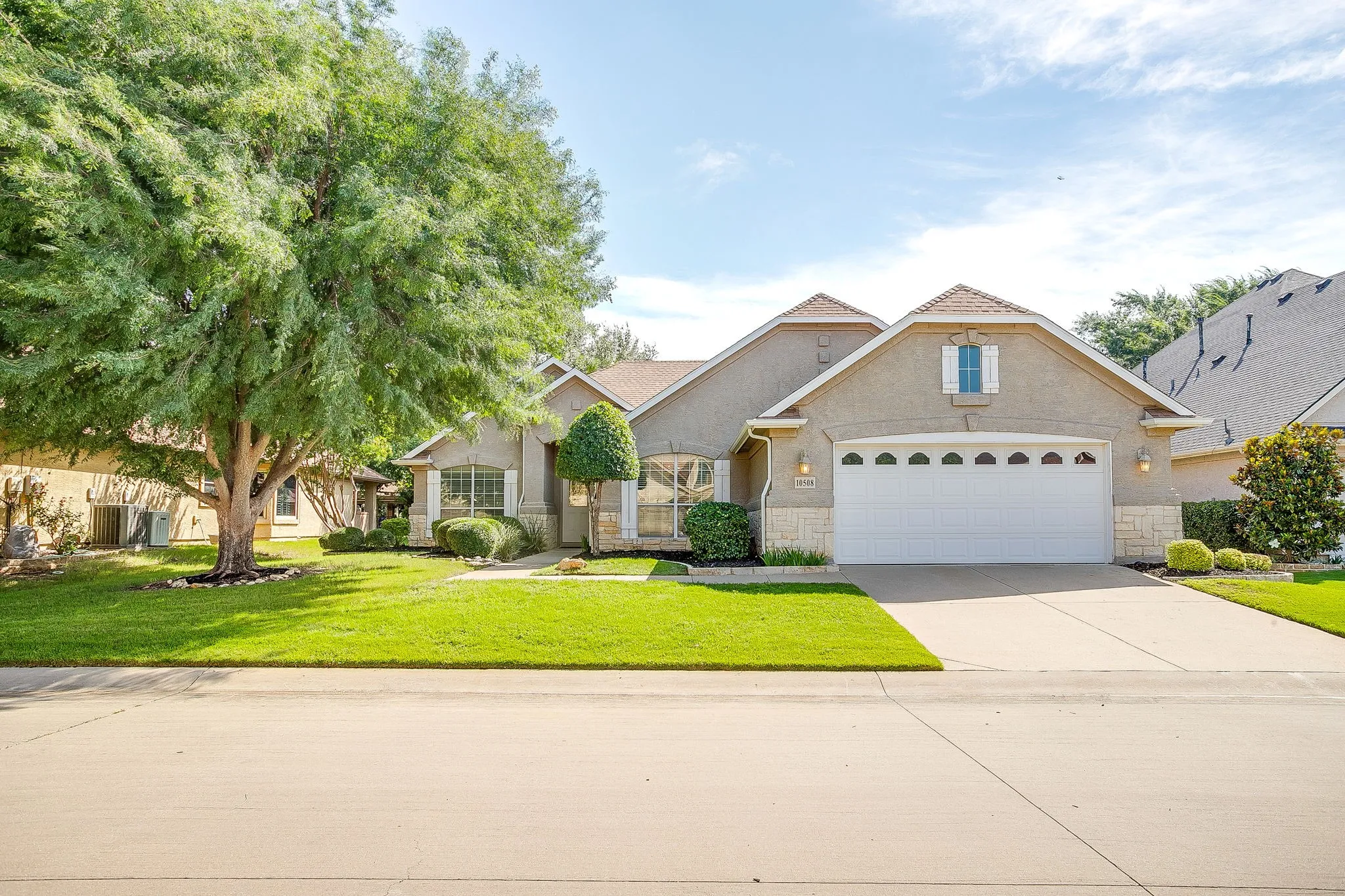Single Family Residence For Sale in Denton County , 10508 Belvedere Drive, Denton, Texas 76207, 2 Bedroom, 2 Bathroom, 2 Garage spaces, 1,915 Sqft, built in 2005, mls#21314365, Real Estate Agent in Denton, Homes For Sale in Denton county, Homes For Sale in Denton, Realtor in Denton Texas, Real Estate Brokerage Independent Realty Texas, Luminita Cordes Realtor