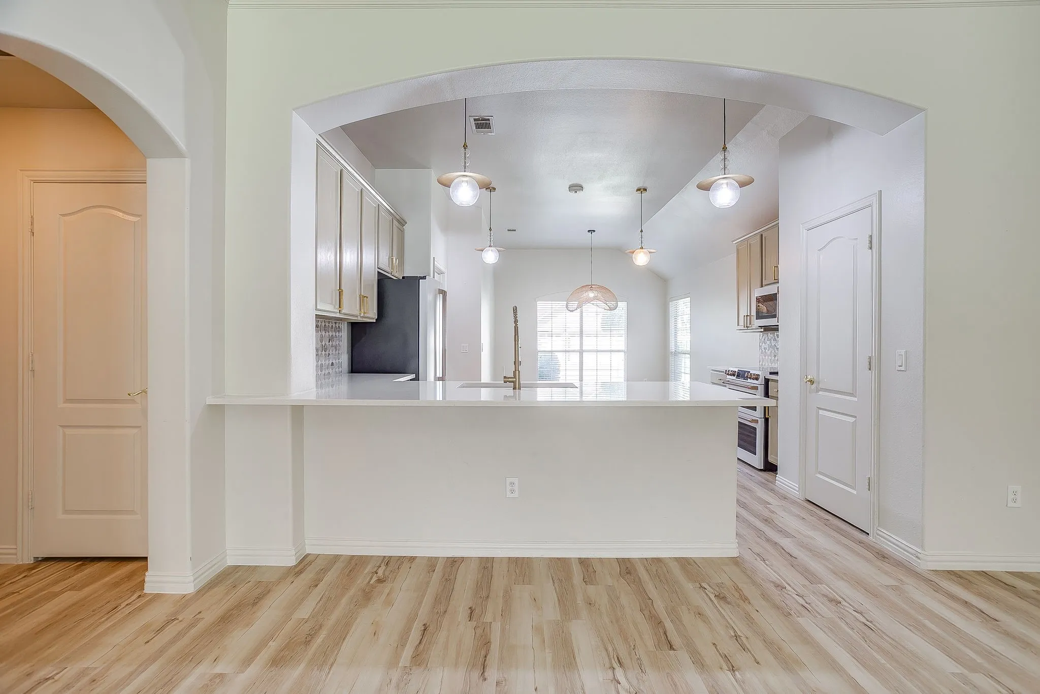 Single Family Residence For Sale in Denton County , 10508 Belvedere Drive, Denton, Texas 76207, 2 Bedroom, 2 Bathroom, 2 Garage spaces, 1,915 Sqft, built in 2005, mls#21314365, Real Estate Agent in Denton, Homes For Sale in Denton county, Homes For Sale in Denton, Realtor in Denton Texas, Real Estate Brokerage Independent Realty Texas, Luminita Cordes Realtor