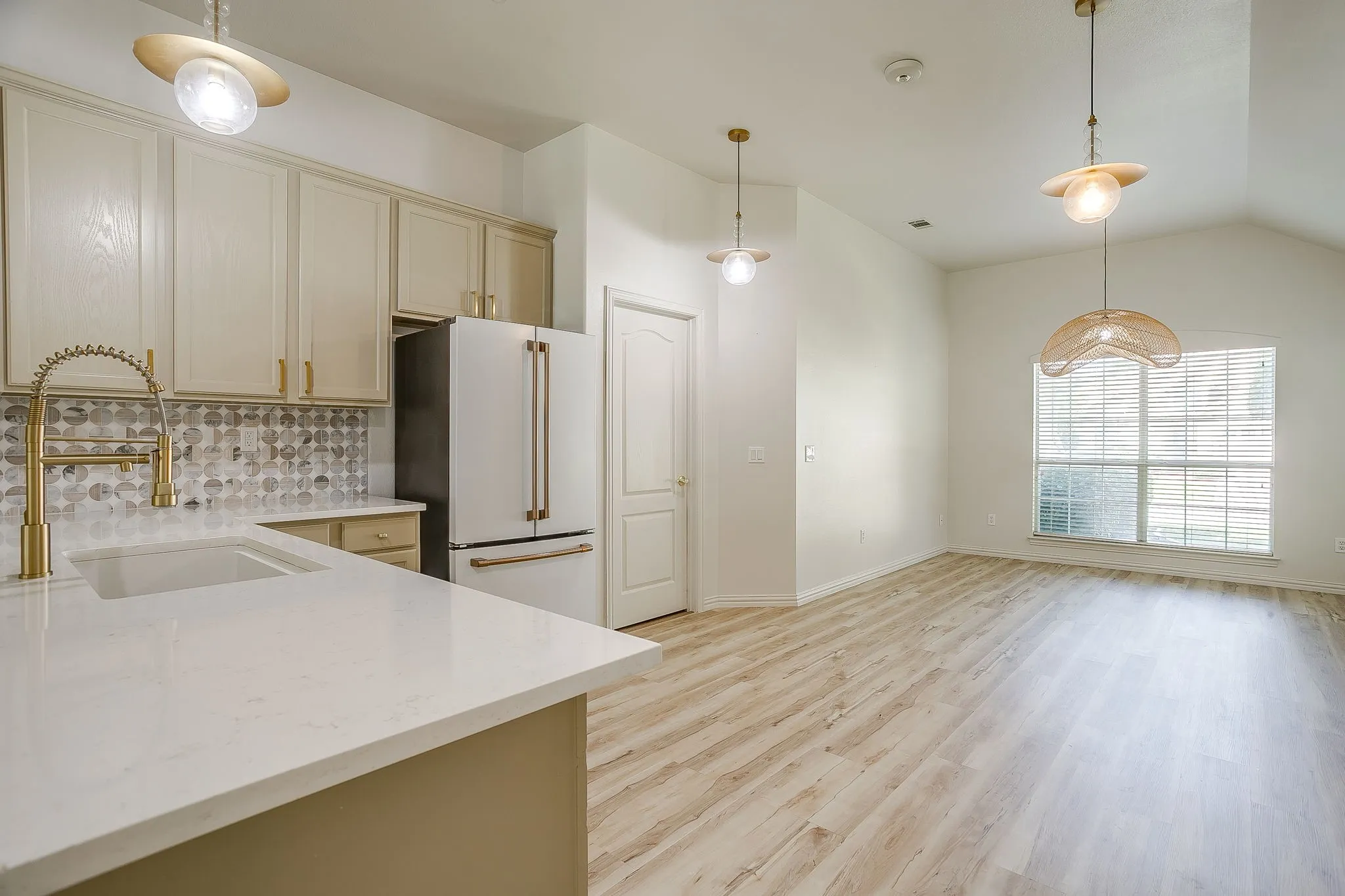 Single Family Residence For Sale in Denton County , 10508 Belvedere Drive, Denton, Texas 76207, 2 Bedroom, 2 Bathroom, 2 Garage spaces, 1,915 Sqft, built in 2005, mls#21314365, Real Estate Agent in Denton, Homes For Sale in Denton county, Homes For Sale in Denton, Realtor in Denton Texas, Real Estate Brokerage Independent Realty Texas, Luminita Cordes Realtor