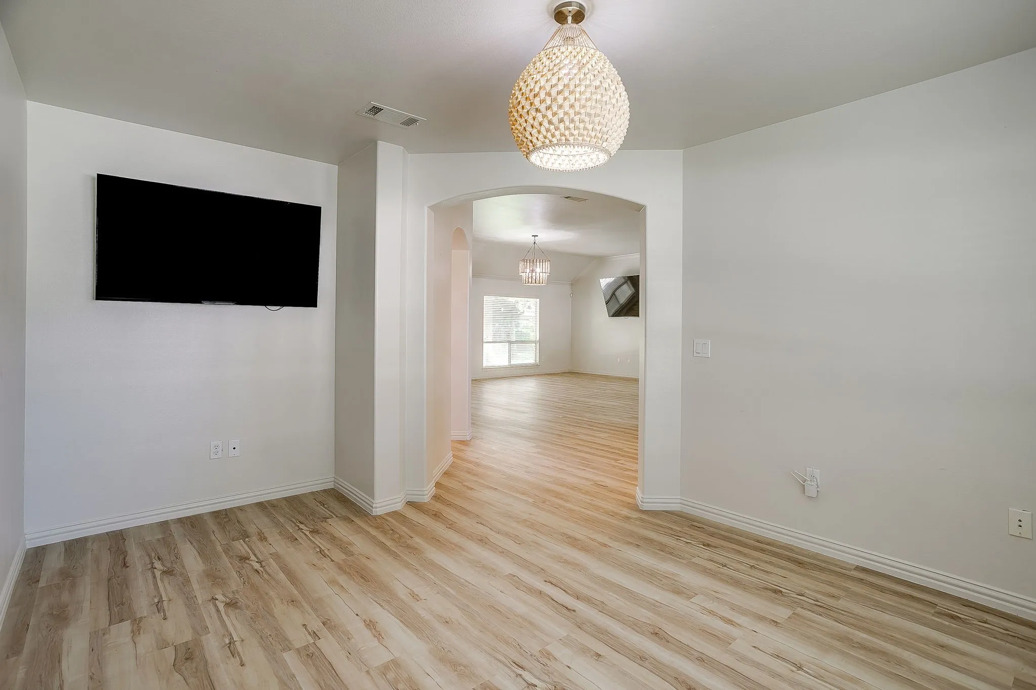 Single Family Residence For Sale in Denton County , 10508 Belvedere Drive, Denton, Texas 76207, 2 Bedroom, 2 Bathroom, 2 Garage spaces, 1,915 Sqft, built in 2005, mls#21314365, Real Estate Agent in Denton, Homes For Sale in Denton county, Homes For Sale in Denton, Realtor in Denton Texas, Real Estate Brokerage Independent Realty Texas, Luminita Cordes Realtor