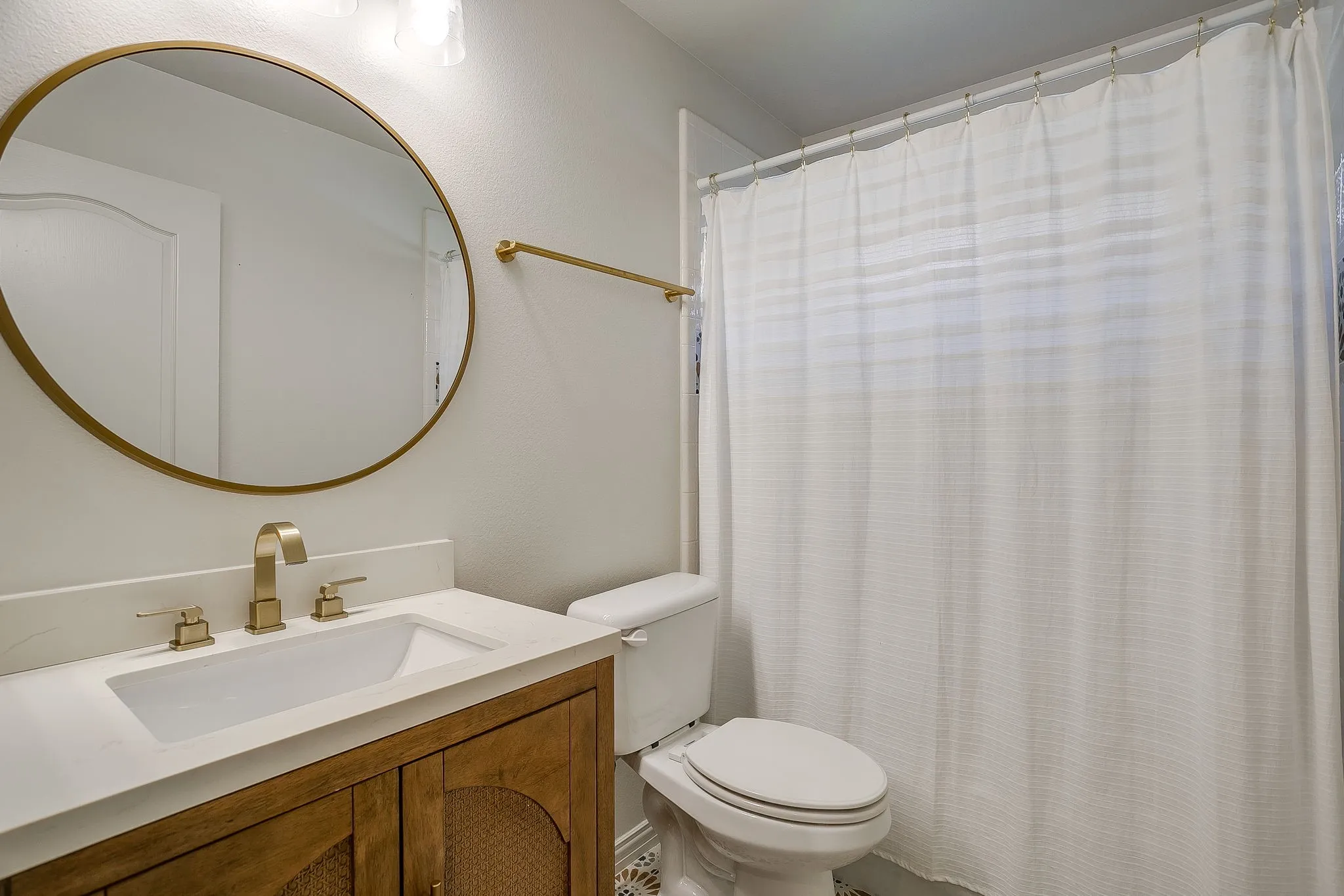 Single Family Residence For Sale in Denton County , 10508 Belvedere Drive, Denton, Texas 76207, 2 Bedroom, 2 Bathroom, 2 Garage spaces, 1,915 Sqft, built in 2005, mls#21314365, Real Estate Agent in Denton, Homes For Sale in Denton county, Homes For Sale in Denton, Realtor in Denton Texas, Real Estate Brokerage Independent Realty Texas, Luminita Cordes Realtor