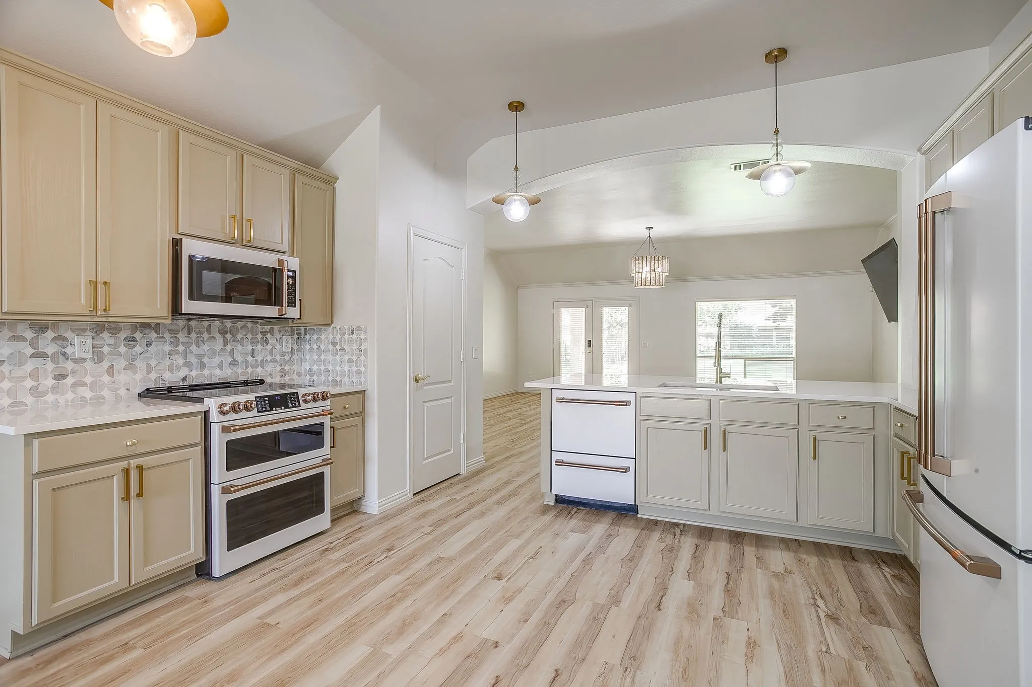 Single Family Residence For Sale in Denton County , 10508 Belvedere Drive, Denton, Texas 76207, 2 Bedroom, 2 Bathroom, 2 Garage spaces, 1,915 Sqft, built in 2005, mls#21314365, Real Estate Agent in Denton, Homes For Sale in Denton county, Homes For Sale in Denton, Realtor in Denton Texas, Real Estate Brokerage Independent Realty Texas, Luminita Cordes Realtor