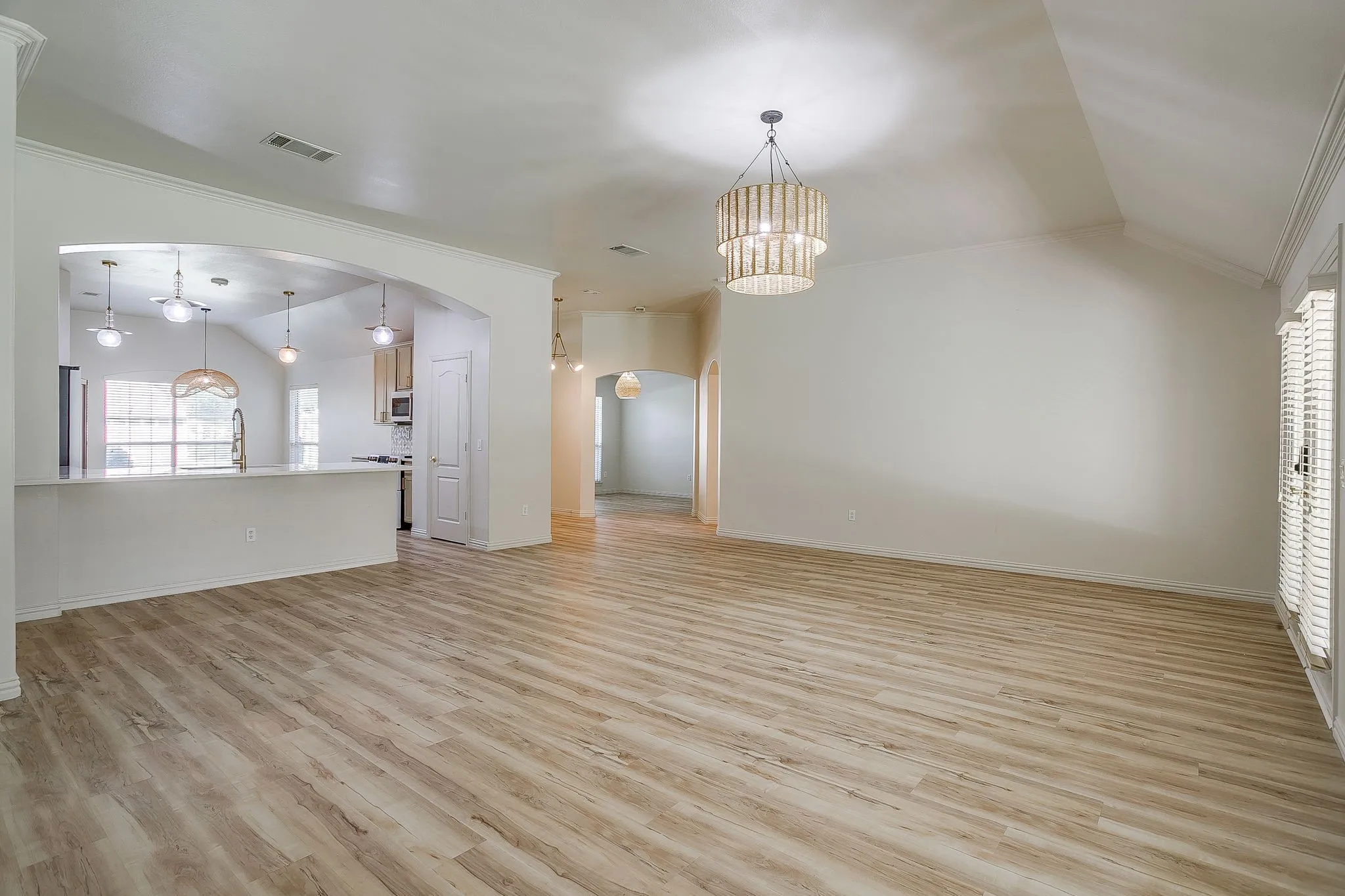 Single Family Residence For Sale in Denton County , 10508 Belvedere Drive, Denton, Texas 76207, 2 Bedroom, 2 Bathroom, 2 Garage spaces, 1,915 Sqft, built in 2005, mls#21314365, Real Estate Agent in Denton, Homes For Sale in Denton county, Homes For Sale in Denton, Realtor in Denton Texas, Real Estate Brokerage Independent Realty Texas, Luminita Cordes Realtor