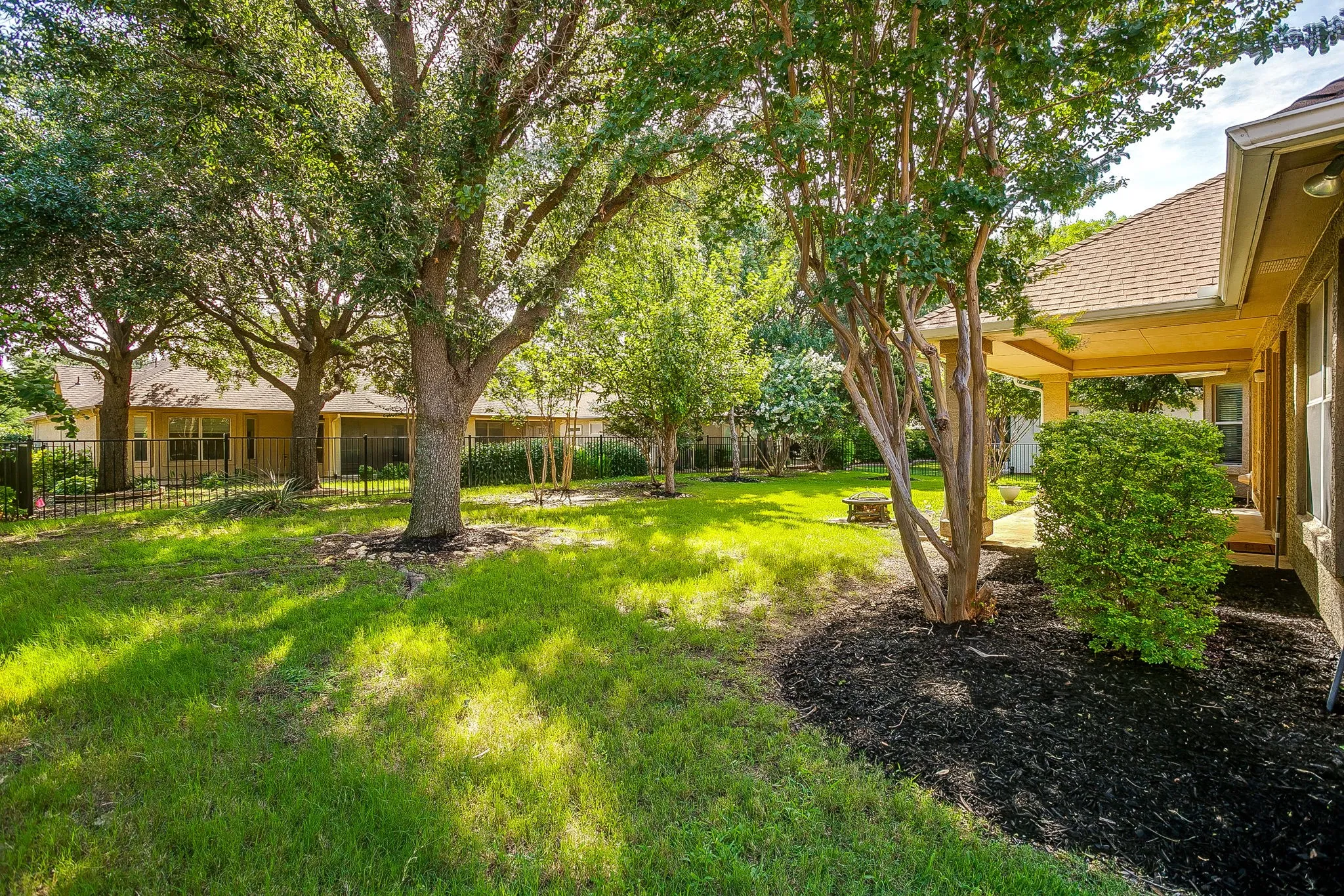 Single Family Residence For Sale in Denton County , 10508 Belvedere Drive, Denton, Texas 76207, 2 Bedroom, 2 Bathroom, 2 Garage spaces, 1,915 Sqft, built in 2005, mls#21314365, Real Estate Agent in Denton, Homes For Sale in Denton county, Homes For Sale in Denton, Realtor in Denton Texas, Real Estate Brokerage Independent Realty Texas, Luminita Cordes Realtor