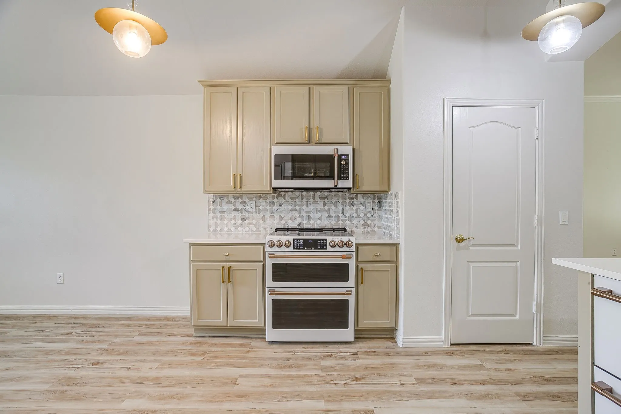 Single Family Residence For Sale in Denton County , 10508 Belvedere Drive, Denton, Texas 76207, 2 Bedroom, 2 Bathroom, 2 Garage spaces, 1,915 Sqft, built in 2005, mls#21314365, Real Estate Agent in Denton, Homes For Sale in Denton county, Homes For Sale in Denton, Realtor in Denton Texas, Real Estate Brokerage Independent Realty Texas, Luminita Cordes Realtor