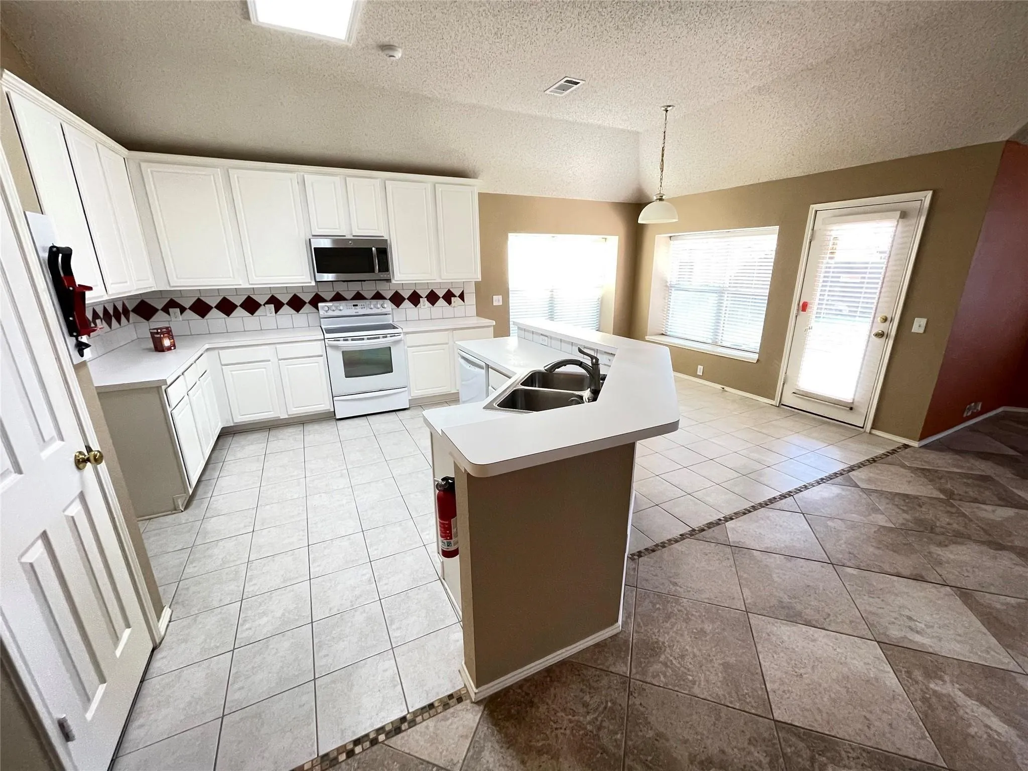 Single Family Residence For Rent in Collin County , 11082 Clearstream Lane, Frisco, Texas 75035, 4 Bedroom, 2 Bathroom, 2 Garage spaces, 2,176 Sqft, built in 2000, mls#21314299, Real Estate Agent in Frisco, Homes For Rent in Collin county, Homes For Rent in Frisco, Realtor in Frisco Texas, Real Estate Brokerage Independent Realty Texas, Luminita Cordes Realtor