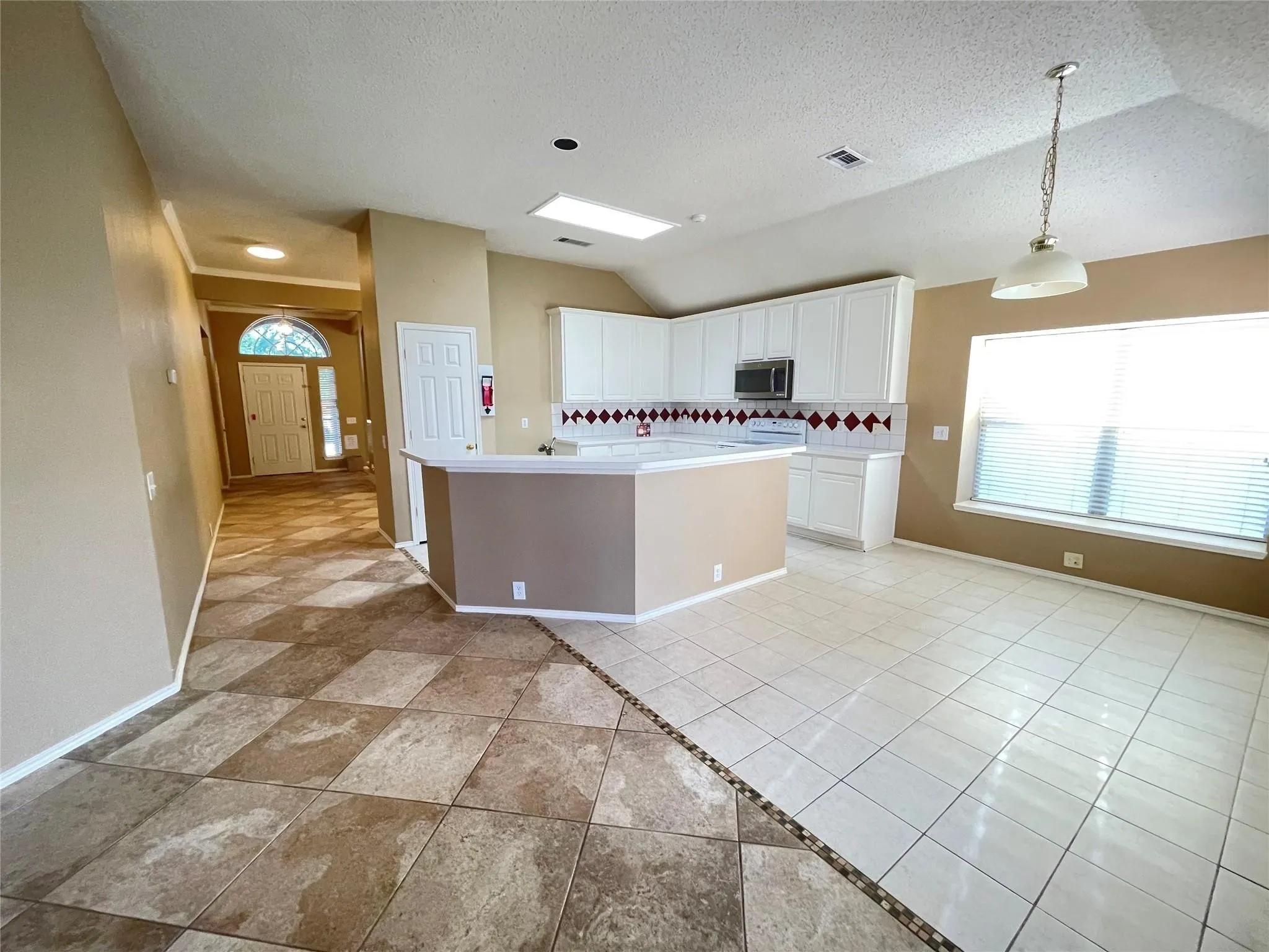 Single Family Residence For Rent in Collin County , 11082 Clearstream Lane, Frisco, Texas 75035, 4 Bedroom, 2 Bathroom, 2 Garage spaces, 2,176 Sqft, built in 2000, mls#21314299, Real Estate Agent in Frisco, Homes For Rent in Collin county, Homes For Rent in Frisco, Realtor in Frisco Texas, Real Estate Brokerage Independent Realty Texas, Luminita Cordes Realtor