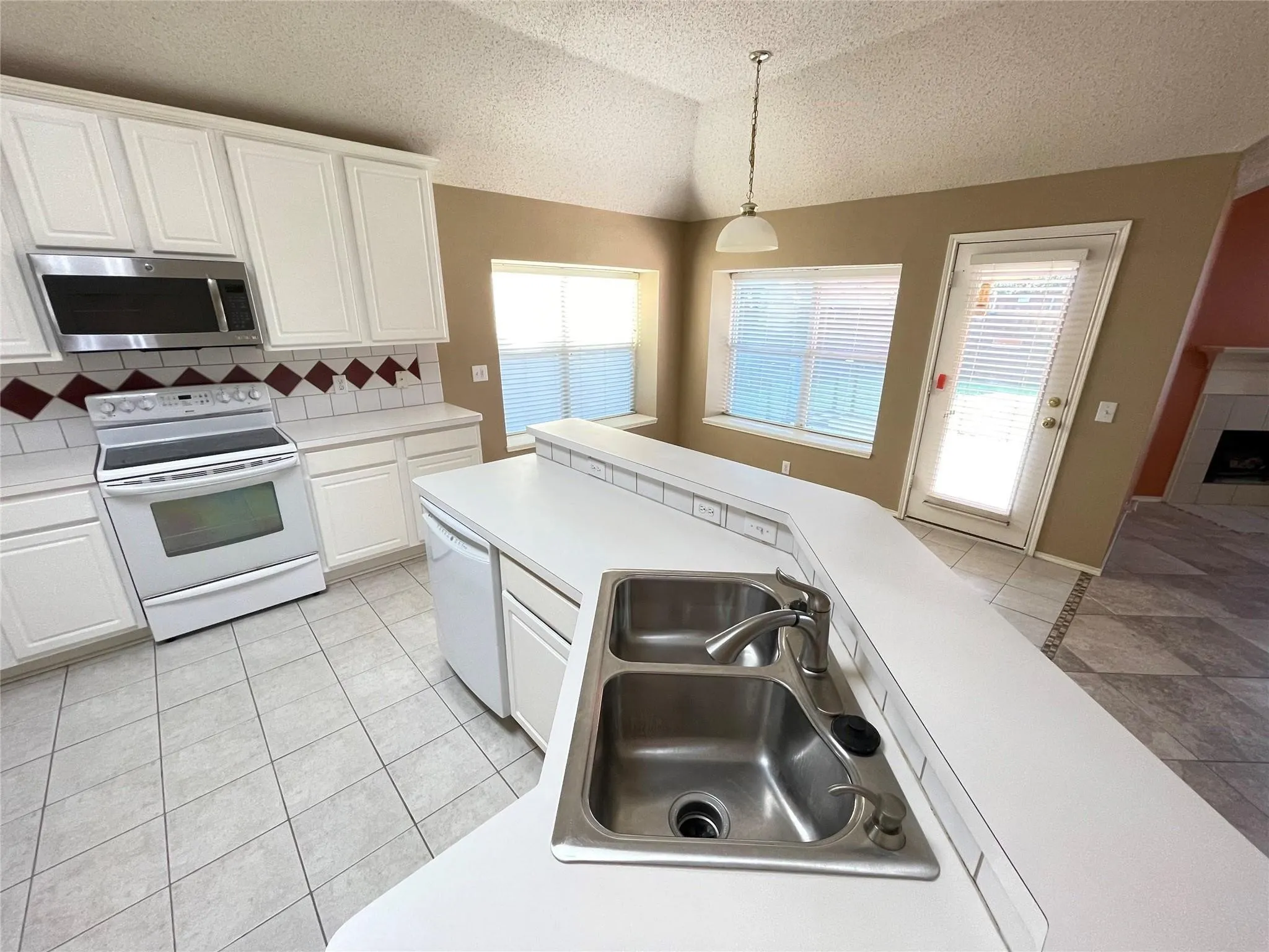Single Family Residence For Rent in Collin County , 11082 Clearstream Lane, Frisco, Texas 75035, 4 Bedroom, 2 Bathroom, 2 Garage spaces, 2,176 Sqft, built in 2000, mls#21314299, Real Estate Agent in Frisco, Homes For Rent in Collin county, Homes For Rent in Frisco, Realtor in Frisco Texas, Real Estate Brokerage Independent Realty Texas, Luminita Cordes Realtor