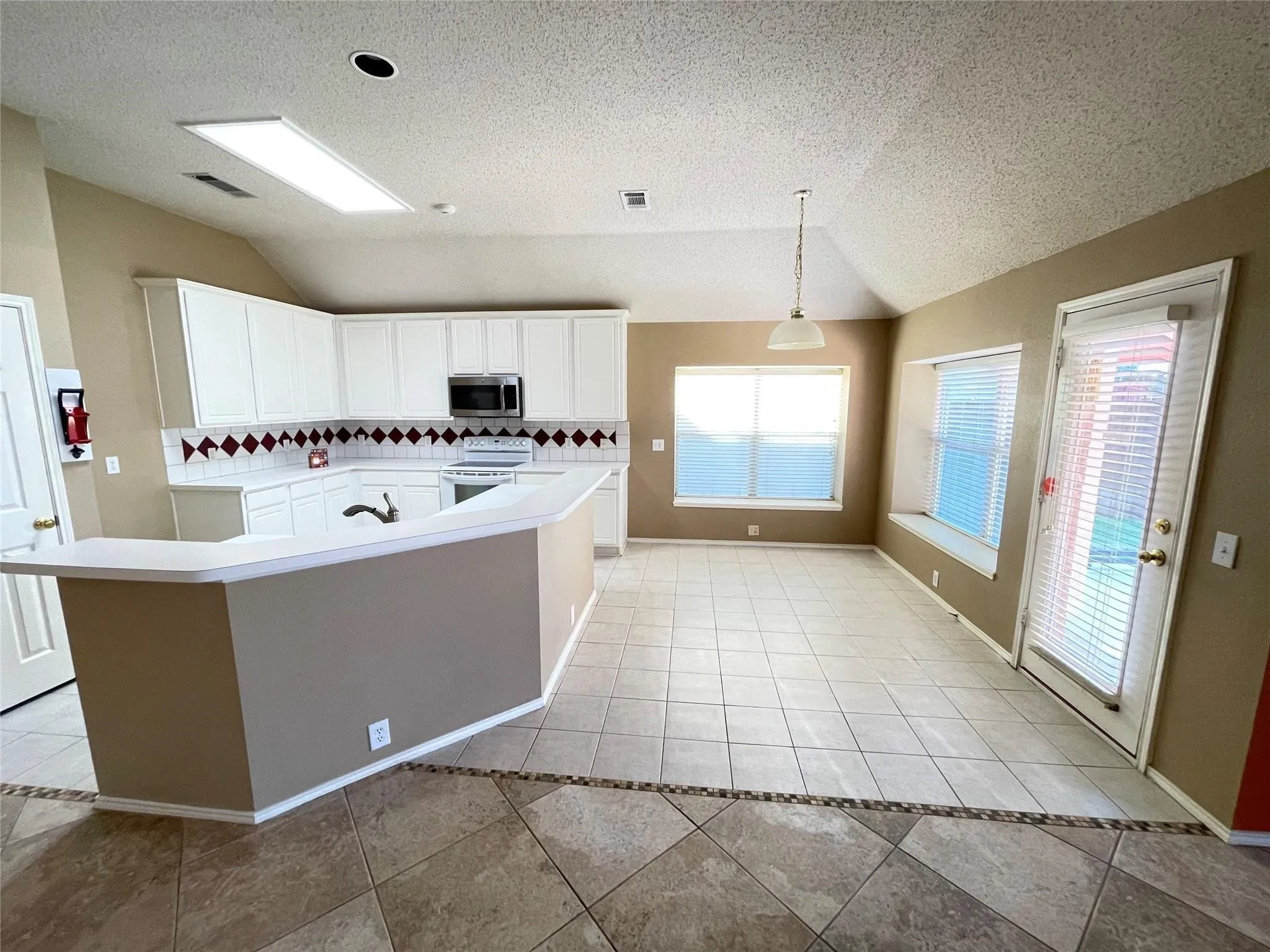 Single Family Residence For Rent in Collin County , 11082 Clearstream Lane, Frisco, Texas 75035, 4 Bedroom, 2 Bathroom, 2 Garage spaces, 2,176 Sqft, built in 2000, mls#21314299, Real Estate Agent in Frisco, Homes For Rent in Collin county, Homes For Rent in Frisco, Realtor in Frisco Texas, Real Estate Brokerage Independent Realty Texas, Luminita Cordes Realtor