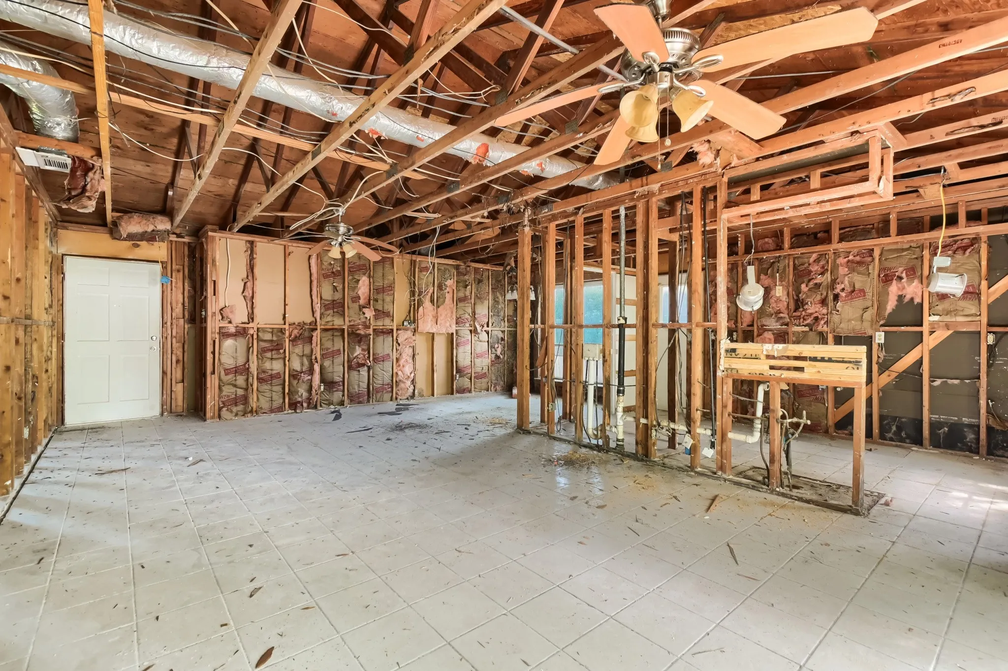 Single Family Residence For Sale in Dallas County , 2748 Running Brook Lane, Dallas, Texas 75228, 3 Bedroom, 2 Bathroom, 2 Garage spaces, 1,335 Sqft, built in 1964, mls#21184280, Real Estate Agent in Dallas, Homes For Sale in Dallas county, Homes For Sale in Dallas, Realtor in Dallas Texas, Real Estate Brokerage Independent Realty Texas, Luminita Cordes Realtor