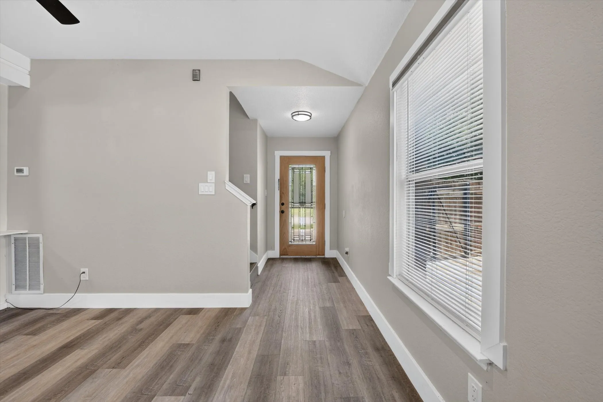 Single Family Residence For Sale in Tarrant County , 716 River Hill Lane, Fort Worth, Texas 76114, 4 Bedroom, 3 Bathroom, 2 Garage spaces, 1,627 Sqft, built in 2005, mls#21314433, Real Estate Agent in Fort Worth, Homes For Sale in Tarrant county, Homes For Sale in Fort Worth, Realtor in Fort Worth Texas, Real Estate Brokerage Independent Realty Texas, Luminita Cordes Realtor