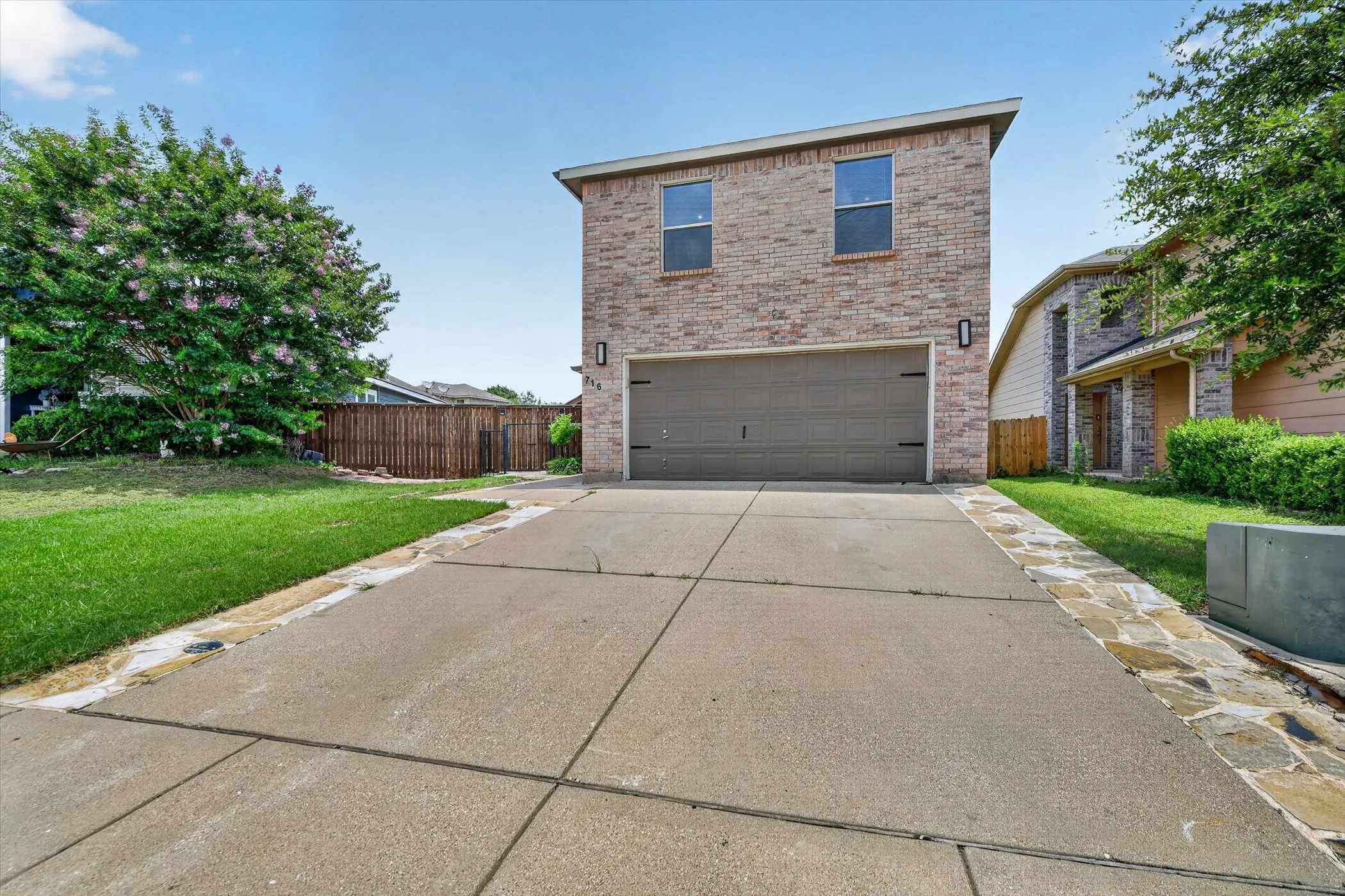 Single Family Residence For Sale in Tarrant County , 716 River Hill Lane, Fort Worth, Texas 76114, 4 Bedroom, 3 Bathroom, 2 Garage spaces, 1,627 Sqft, built in 2005, mls#21314433, Real Estate Agent in Fort Worth, Homes For Sale in Tarrant county, Homes For Sale in Fort Worth, Realtor in Fort Worth Texas, Real Estate Brokerage Independent Realty Texas, Luminita Cordes Realtor