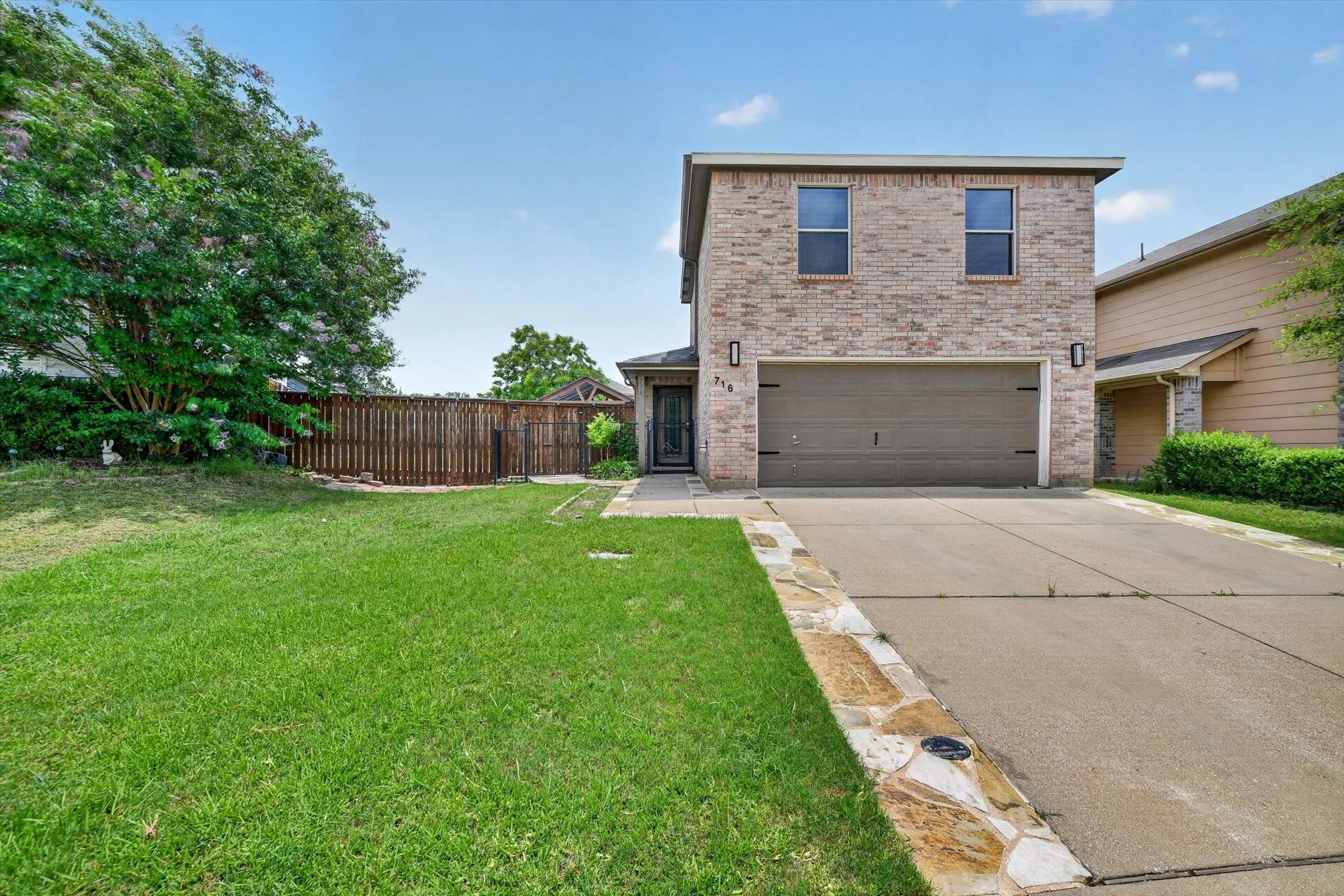Single Family Residence For Sale in Tarrant County , 716 River Hill Lane, Fort Worth, Texas 76114, 4 Bedroom, 3 Bathroom, 2 Garage spaces, 1,627 Sqft, built in 2005, mls#21314433, Real Estate Agent in Fort Worth, Homes For Sale in Tarrant county, Homes For Sale in Fort Worth, Realtor in Fort Worth Texas, Real Estate Brokerage Independent Realty Texas, Luminita Cordes Realtor