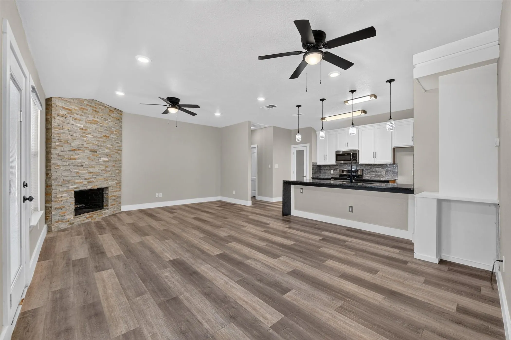Single Family Residence For Sale in Tarrant County , 716 River Hill Lane, Fort Worth, Texas 76114, 4 Bedroom, 3 Bathroom, 2 Garage spaces, 1,627 Sqft, built in 2005, mls#21314433, Real Estate Agent in Fort Worth, Homes For Sale in Tarrant county, Homes For Sale in Fort Worth, Realtor in Fort Worth Texas, Real Estate Brokerage Independent Realty Texas, Luminita Cordes Realtor