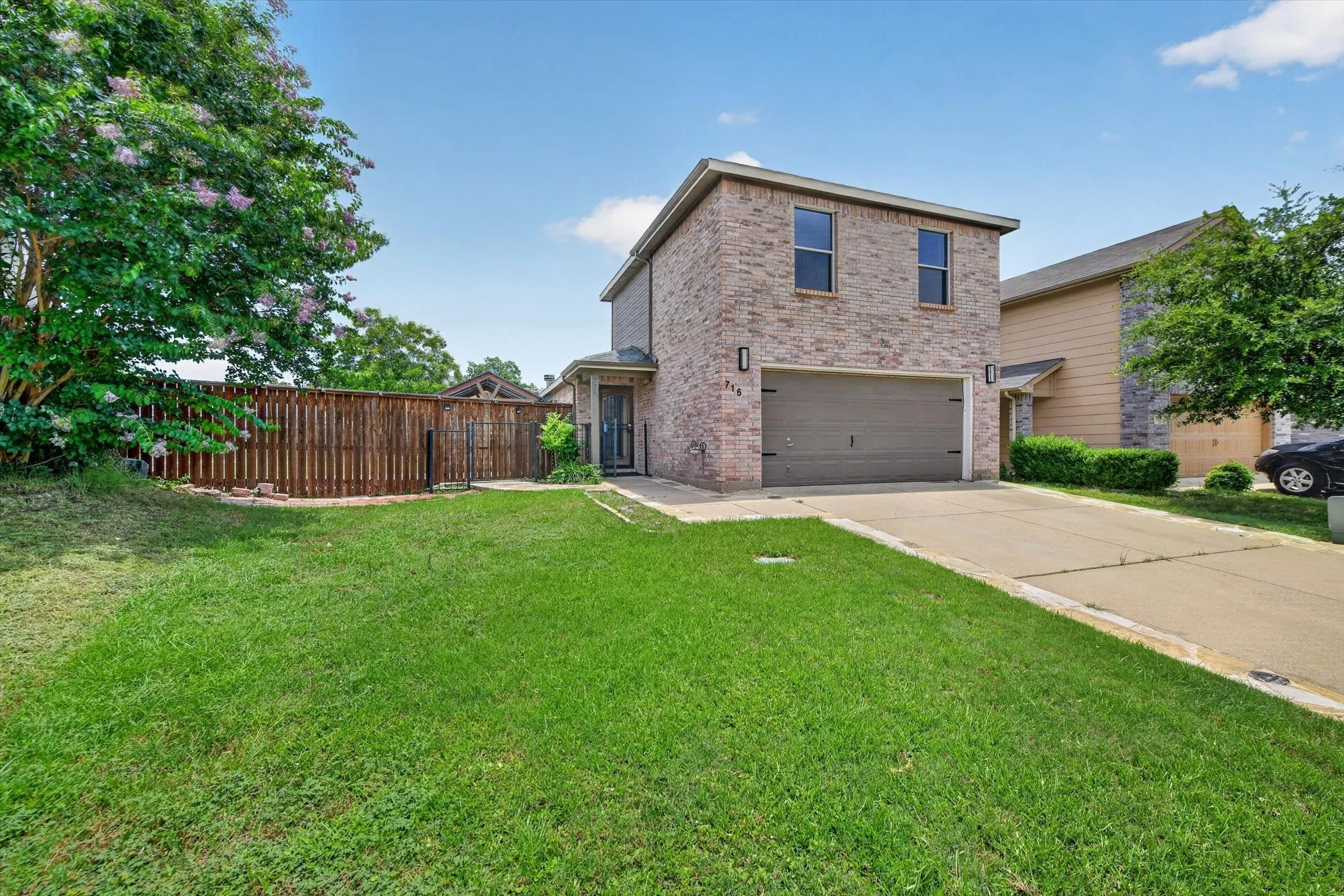 Single Family Residence For Sale in Tarrant County , 716 River Hill Lane, Fort Worth, Texas 76114, 4 Bedroom, 3 Bathroom, 2 Garage spaces, 1,627 Sqft, built in 2005, mls#21314433, Real Estate Agent in Fort Worth, Homes For Sale in Tarrant county, Homes For Sale in Fort Worth, Realtor in Fort Worth Texas, Real Estate Brokerage Independent Realty Texas, Luminita Cordes Realtor