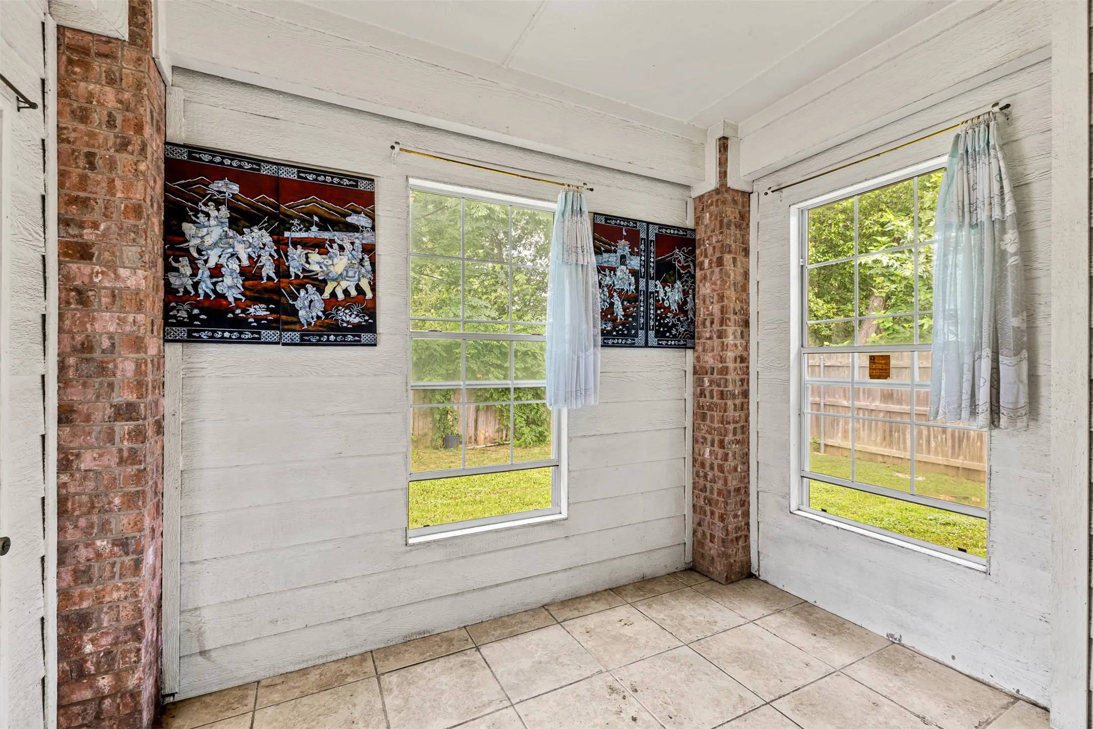 Single Family Residence For Sale in Tarrant County , 2208 Priscella Drive, Fort Worth, Texas 76131, 3 Bedroom, 2 Bathroom, 2 Garage spaces, 1,838 Sqft, built in 2007, mls#21314407, Real Estate Agent in Fort Worth, Homes For Sale in Tarrant county, Homes For Sale in Fort Worth, Realtor in Fort Worth Texas, Real Estate Brokerage Independent Realty Texas, Luminita Cordes Realtor