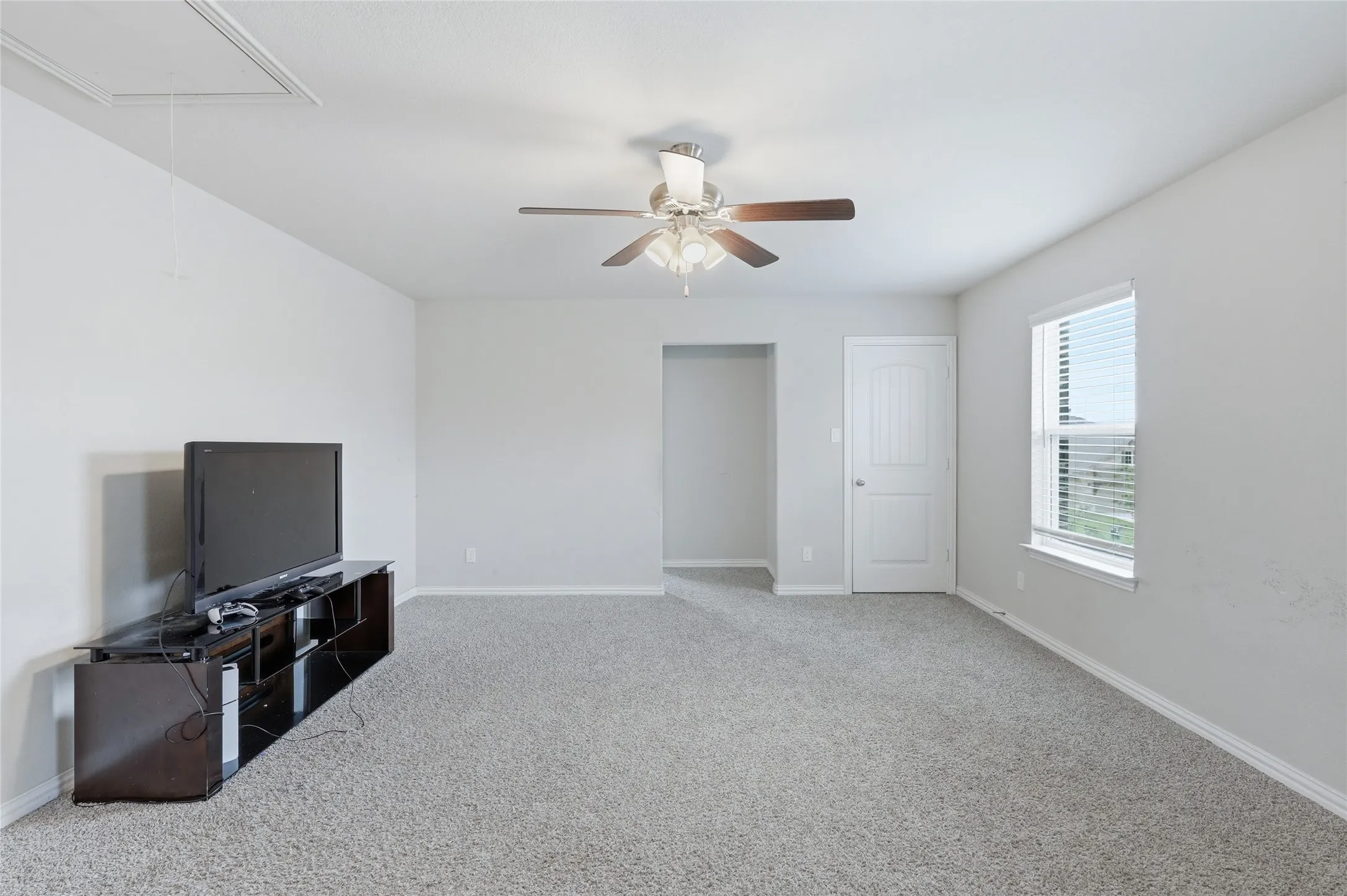Single Family Residence For Sale in Collin County , 3301 Greymoore Drive, Anna, Texas 75409, 4 Bedrooms, 3 Bathrooms, 2 Garage spaces, 2,724 Sqft, built in 2022, Price $375,000, mls#21294209, Real Estate Agent in Anna, Homes For Sale in Collin county, Homes For Sale in Anna, Realtor in Anna Texas, Real Estate Brokerage Independent Realty Texas, Luminita Cordes Realtor