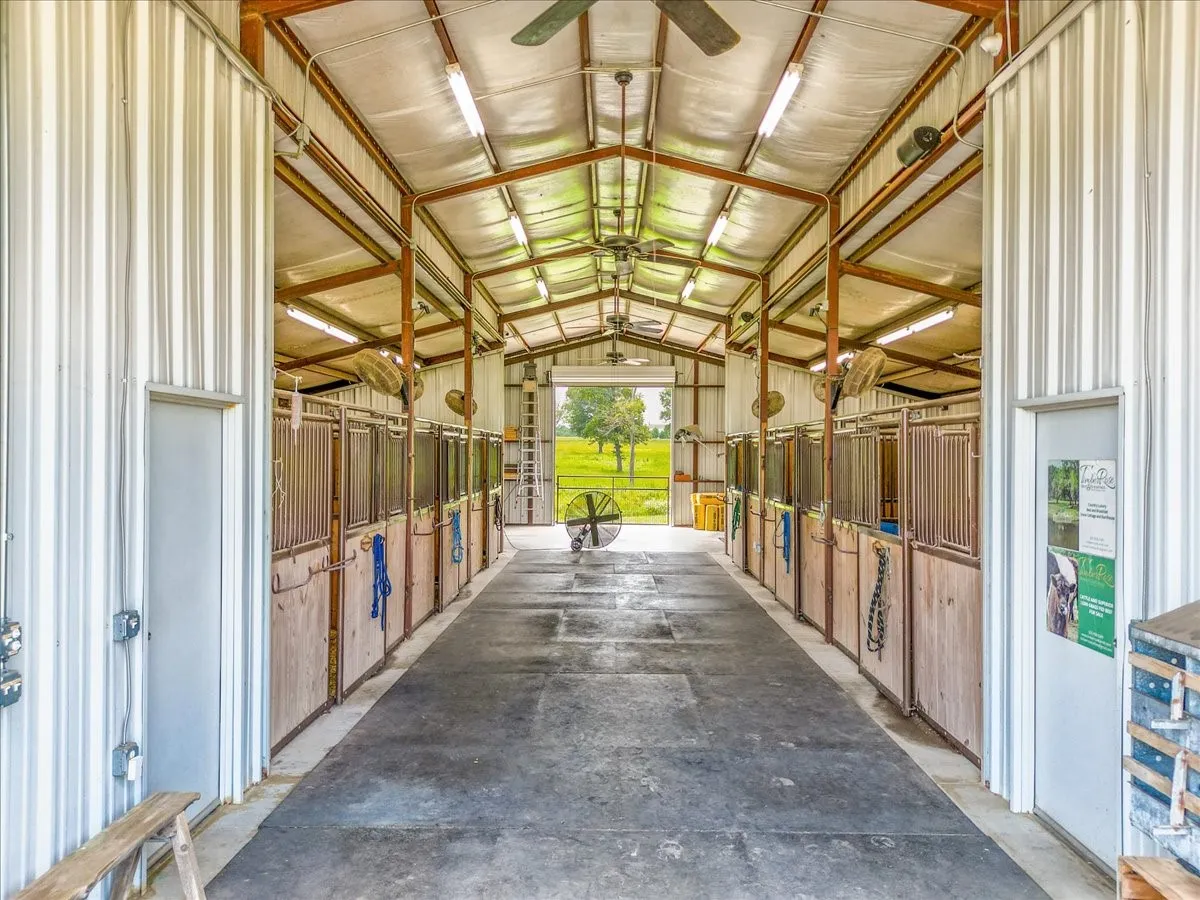 Farm For Sale in Hopkins County , 548 County Road 2301, Sulphur Springs, Texas 75482, 4 Bedroom, 5 Bathroom, 2 Garage spaces, 3,739 Sqft, built in 2012, mls#21311938, Real Estate Agent in Sulphur Springs, Homes For Sale in Hopkins county, Homes For Sale in Sulphur Springs, Realtor in Sulphur Springs Texas, Real Estate Brokerage Independent Realty Texas, Luminita Cordes Realtor