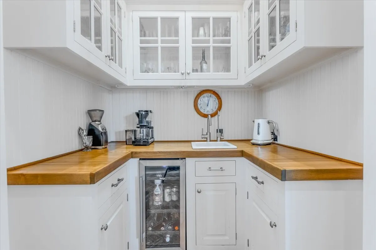 Farm For Sale in Hopkins County , 548 County Road 2301, Sulphur Springs, Texas 75482, 4 Bedroom, 5 Bathroom, 2 Garage spaces, 3,739 Sqft, built in 2012, mls#21311938, Real Estate Agent in Sulphur Springs, Homes For Sale in Hopkins county, Homes For Sale in Sulphur Springs, Realtor in Sulphur Springs Texas, Real Estate Brokerage Independent Realty Texas, Luminita Cordes Realtor