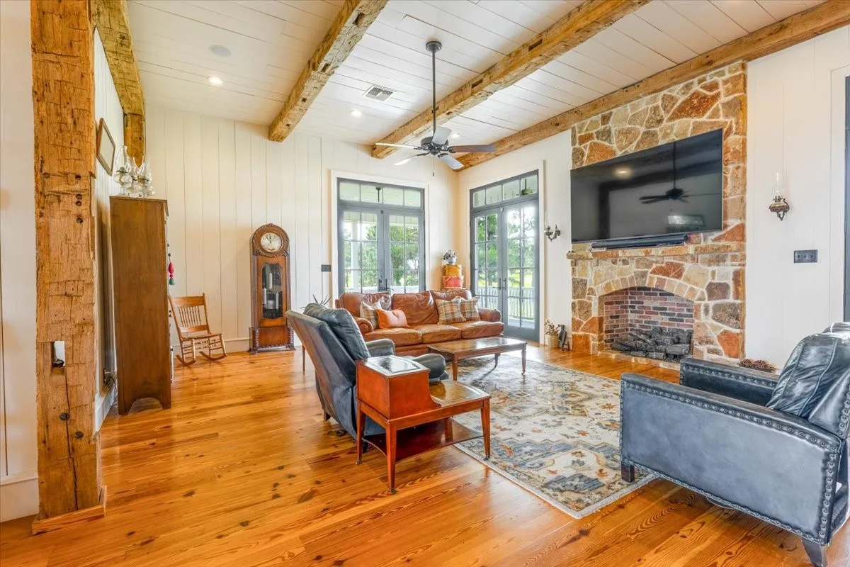 Farm For Sale in Hopkins County , 548 County Road 2301, Sulphur Springs, Texas 75482, 4 Bedroom, 5 Bathroom, 2 Garage spaces, 3,739 Sqft, built in 2012, mls#21311938, Real Estate Agent in Sulphur Springs, Homes For Sale in Hopkins county, Homes For Sale in Sulphur Springs, Realtor in Sulphur Springs Texas, Real Estate Brokerage Independent Realty Texas, Luminita Cordes Realtor