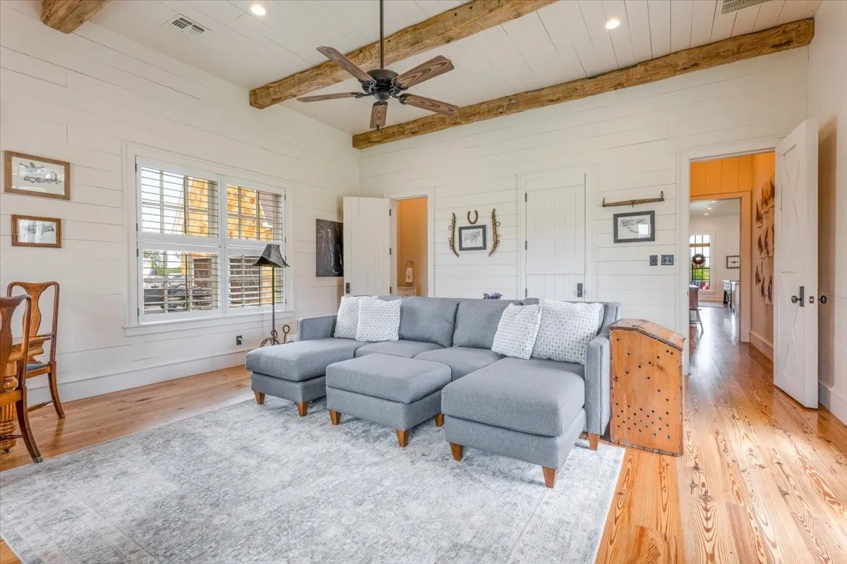 Farm For Sale in Hopkins County , 548 County Road 2301, Sulphur Springs, Texas 75482, 4 Bedroom, 5 Bathroom, 2 Garage spaces, 3,739 Sqft, built in 2012, mls#21311938, Real Estate Agent in Sulphur Springs, Homes For Sale in Hopkins county, Homes For Sale in Sulphur Springs, Realtor in Sulphur Springs Texas, Real Estate Brokerage Independent Realty Texas, Luminita Cordes Realtor