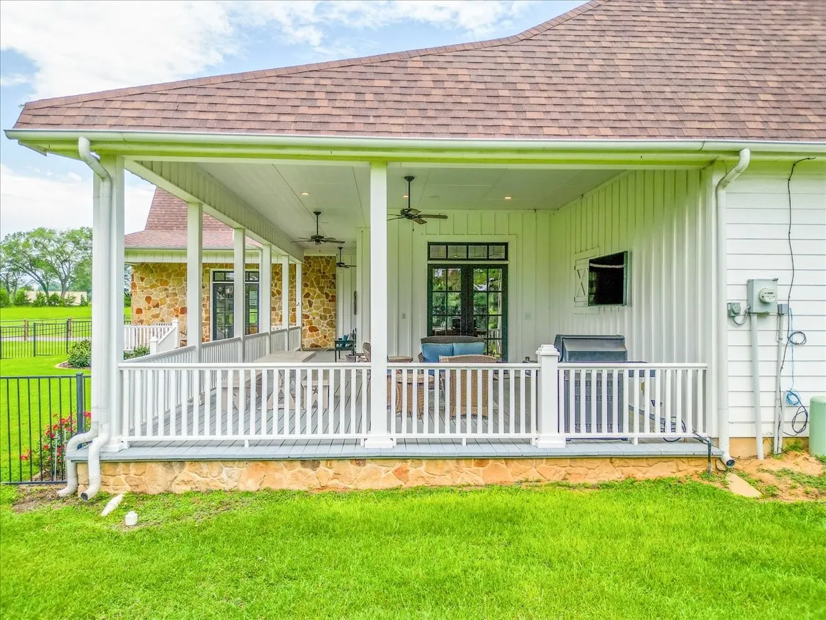 Farm For Sale in Hopkins County , 548 County Road 2301, Sulphur Springs, Texas 75482, 4 Bedroom, 5 Bathroom, 2 Garage spaces, 3,739 Sqft, built in 2012, mls#21311938, Real Estate Agent in Sulphur Springs, Homes For Sale in Hopkins county, Homes For Sale in Sulphur Springs, Realtor in Sulphur Springs Texas, Real Estate Brokerage Independent Realty Texas, Luminita Cordes Realtor