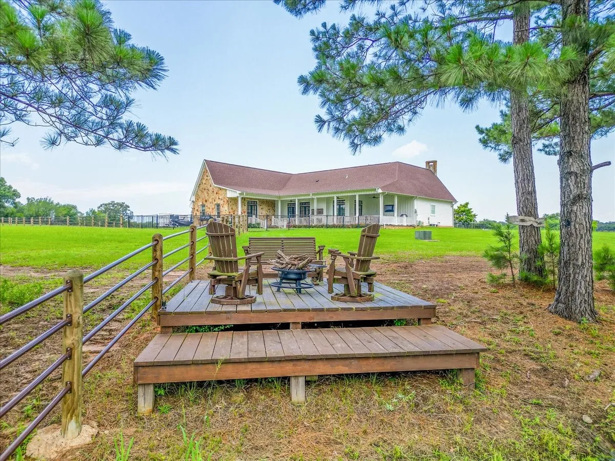 Farm For Sale in Hopkins County , 548 County Road 2301, Sulphur Springs, Texas 75482, 4 Bedroom, 5 Bathroom, 2 Garage spaces, 3,739 Sqft, built in 2012, mls#21311938, Real Estate Agent in Sulphur Springs, Homes For Sale in Hopkins county, Homes For Sale in Sulphur Springs, Realtor in Sulphur Springs Texas, Real Estate Brokerage Independent Realty Texas, Luminita Cordes Realtor