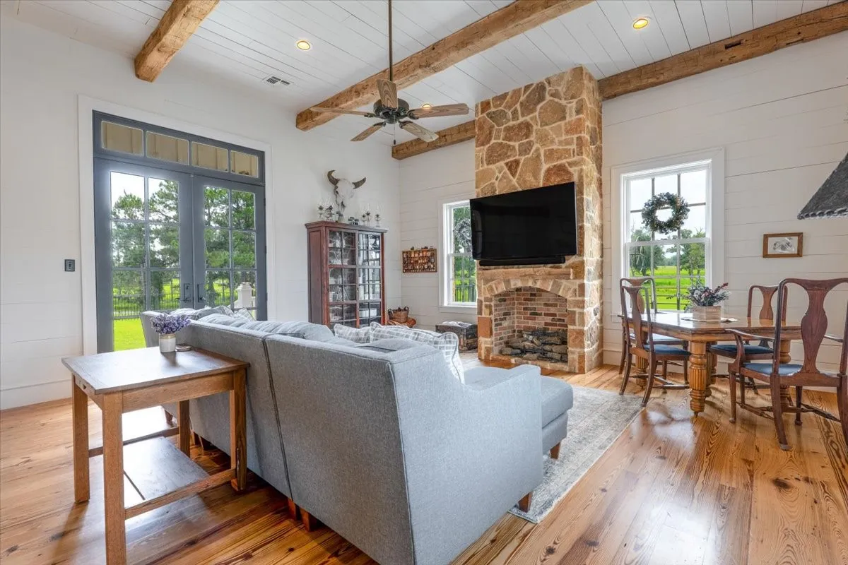 Farm For Sale in Hopkins County , 548 County Road 2301, Sulphur Springs, Texas 75482, 4 Bedroom, 5 Bathroom, 2 Garage spaces, 3,739 Sqft, built in 2012, mls#21311938, Real Estate Agent in Sulphur Springs, Homes For Sale in Hopkins county, Homes For Sale in Sulphur Springs, Realtor in Sulphur Springs Texas, Real Estate Brokerage Independent Realty Texas, Luminita Cordes Realtor