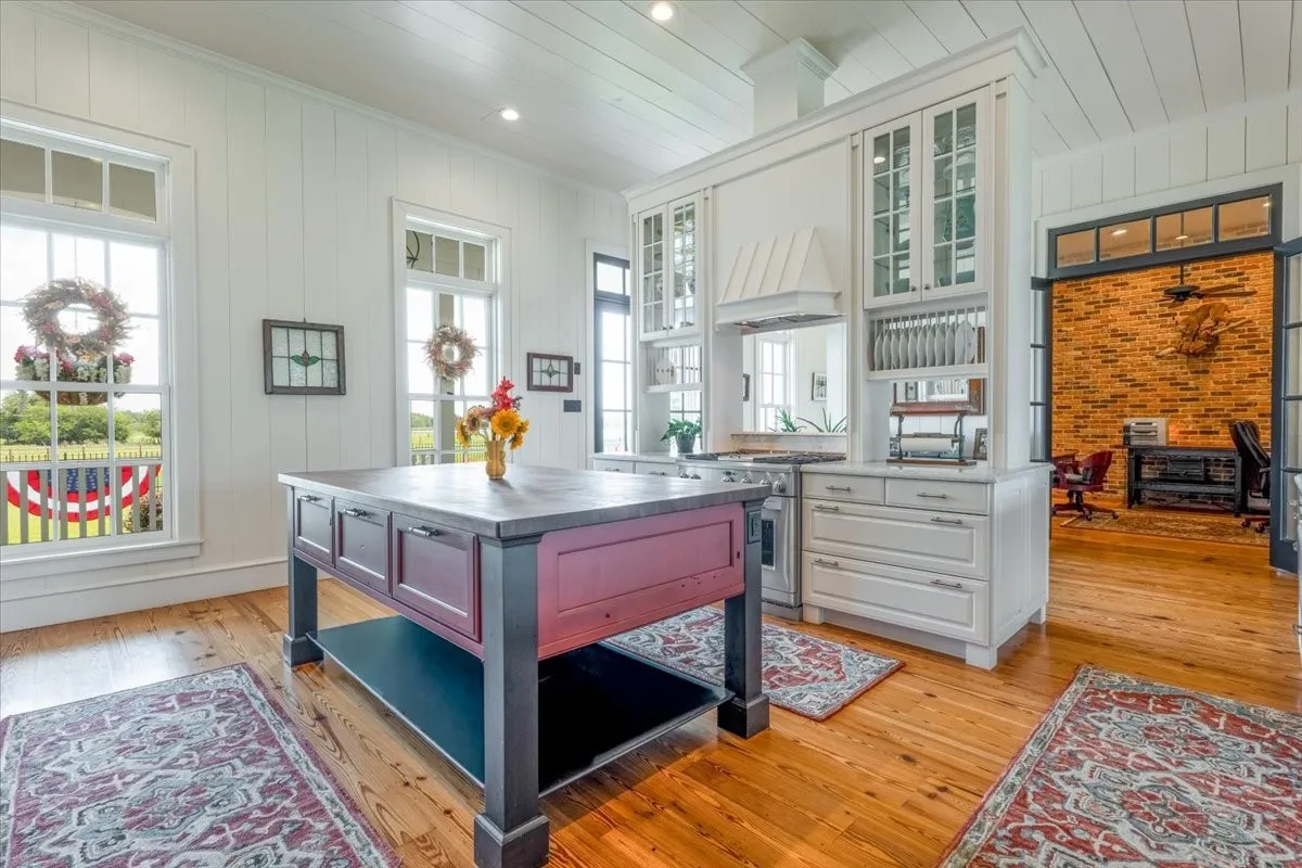 Farm For Sale in Hopkins County , 548 County Road 2301, Sulphur Springs, Texas 75482, 4 Bedroom, 5 Bathroom, 2 Garage spaces, 3,739 Sqft, built in 2012, mls#21311938, Real Estate Agent in Sulphur Springs, Homes For Sale in Hopkins county, Homes For Sale in Sulphur Springs, Realtor in Sulphur Springs Texas, Real Estate Brokerage Independent Realty Texas, Luminita Cordes Realtor