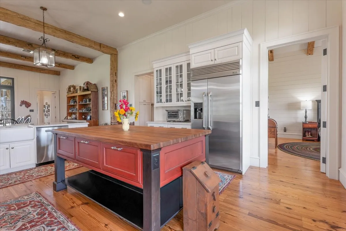 Farm For Sale in Hopkins County , 548 County Road 2301, Sulphur Springs, Texas 75482, 4 Bedroom, 5 Bathroom, 2 Garage spaces, 3,739 Sqft, built in 2012, mls#21311938, Real Estate Agent in Sulphur Springs, Homes For Sale in Hopkins county, Homes For Sale in Sulphur Springs, Realtor in Sulphur Springs Texas, Real Estate Brokerage Independent Realty Texas, Luminita Cordes Realtor