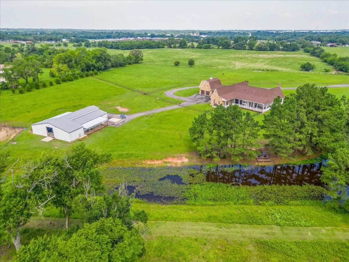 Farm For Sale in Hopkins County , 548 County Road 2301, Sulphur Springs, Texas 75482, 4 Bedroom, 5 Bathroom, 2 Garage spaces, 3,739 Sqft, built in 2012, mls#21311938, Real Estate Agent in Sulphur Springs, Homes For Sale in Hopkins county, Homes For Sale in Sulphur Springs, Realtor in Sulphur Springs Texas, Real Estate Brokerage Independent Realty Texas, Luminita Cordes Realtor