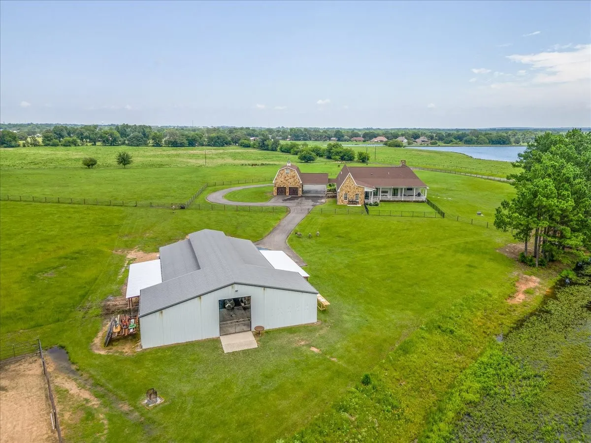 Farm For Sale in Hopkins County , 548 County Road 2301, Sulphur Springs, Texas 75482, 4 Bedroom, 5 Bathroom, 2 Garage spaces, 3,739 Sqft, built in 2012, mls#21311938, Real Estate Agent in Sulphur Springs, Homes For Sale in Hopkins county, Homes For Sale in Sulphur Springs, Realtor in Sulphur Springs Texas, Real Estate Brokerage Independent Realty Texas, Luminita Cordes Realtor