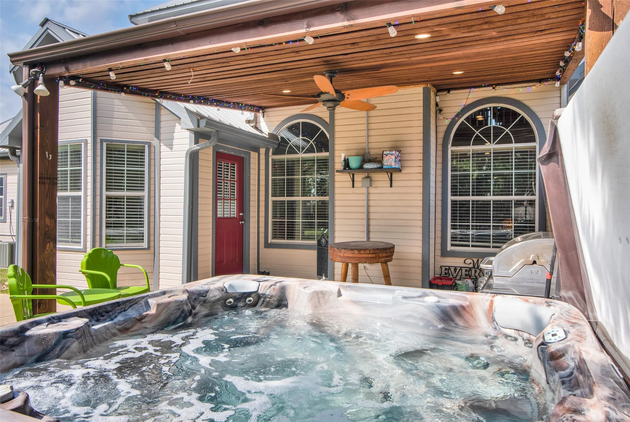 Enjoy the Hot Tub on cold or warm days