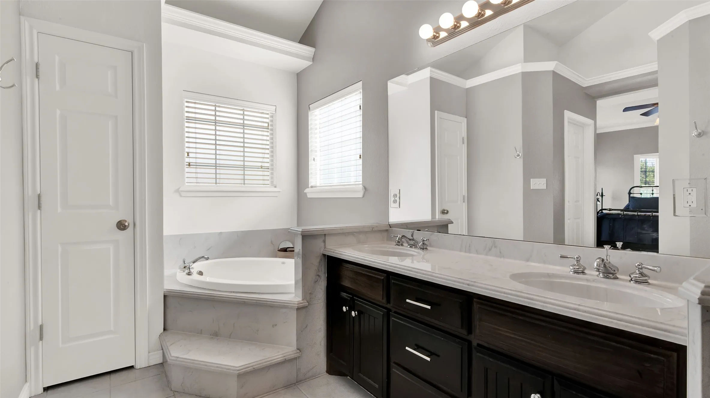 Ensuite Bath with soaking tub