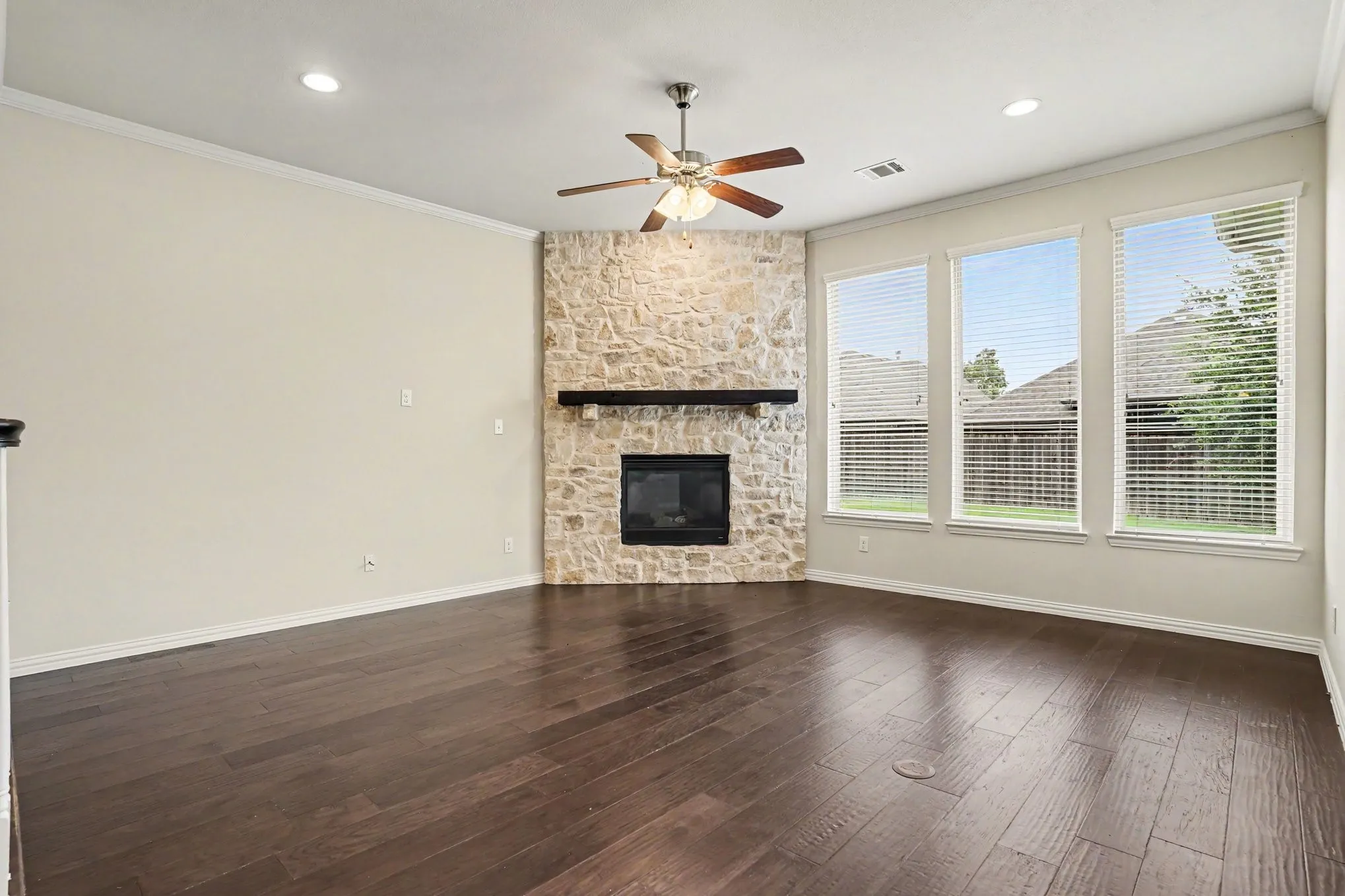 Single Family Residence For Sale in Collin County , 1729 Morning Mist Way, Wylie, Texas 75098, 4 Bedroom, 3 Bathroom, 2 Garage spaces, 2,790 Sqft, built in 2015, mls#21314289, Real Estate Agent in Wylie, Homes For Sale in Collin county, Homes For Sale in Wylie, Realtor in Wylie Texas, Real Estate Brokerage Independent Realty Texas, Luminita Cordes Realtor