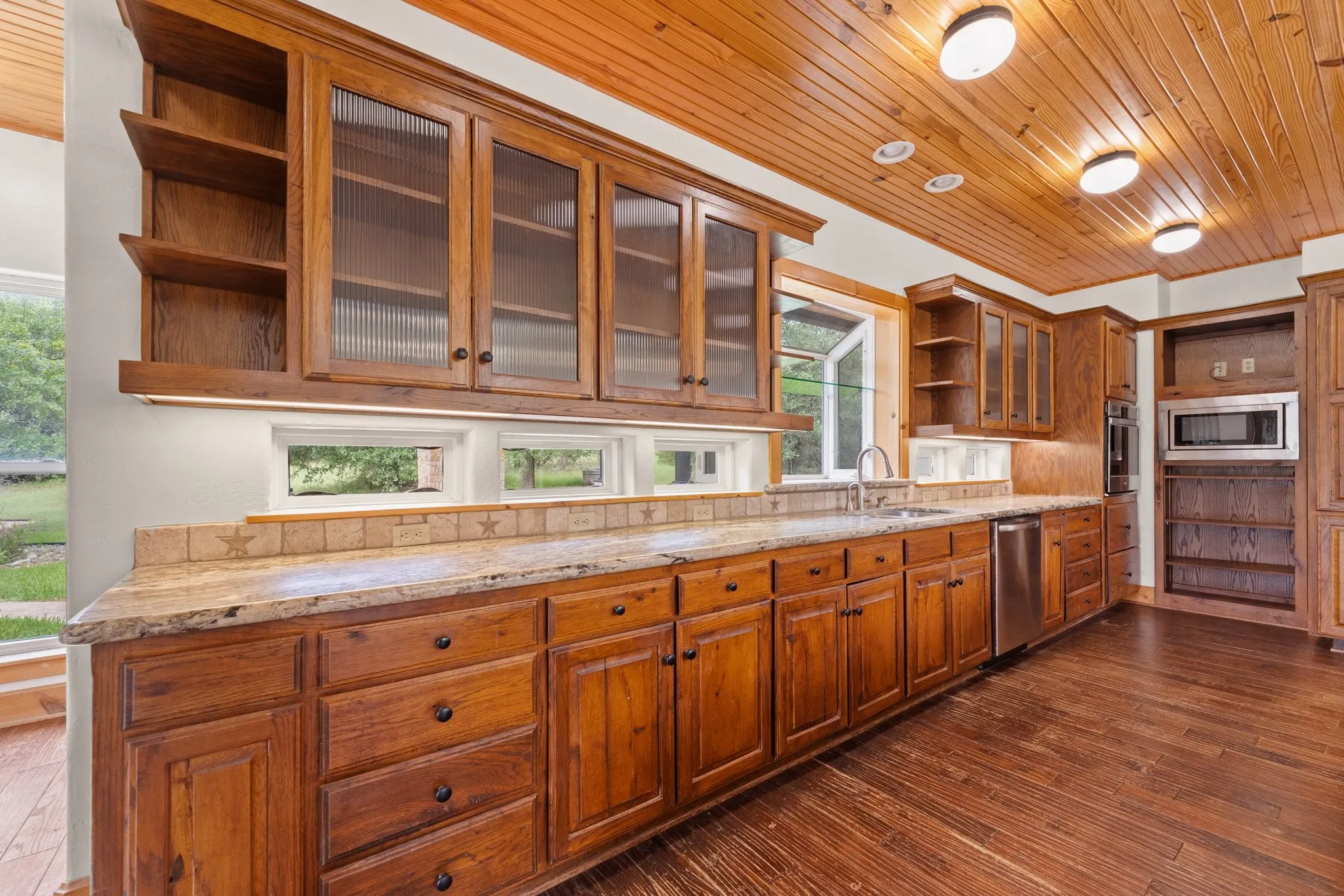 Single Family Residence For Sale in Somervell County , 1127 Mallard Lane, Glen Rose, Texas 76043, 3 Bedroom, 3 Bathroom, Garage spaces, 3,132 Sqft, built in 2005, mls#21314256, Real Estate Agent in Glen Rose, Homes For Sale in Somervell county, Homes For Sale in Glen Rose, Realtor in Glen Rose Texas, Real Estate Brokerage Independent Realty Texas, Luminita Cordes Realtor