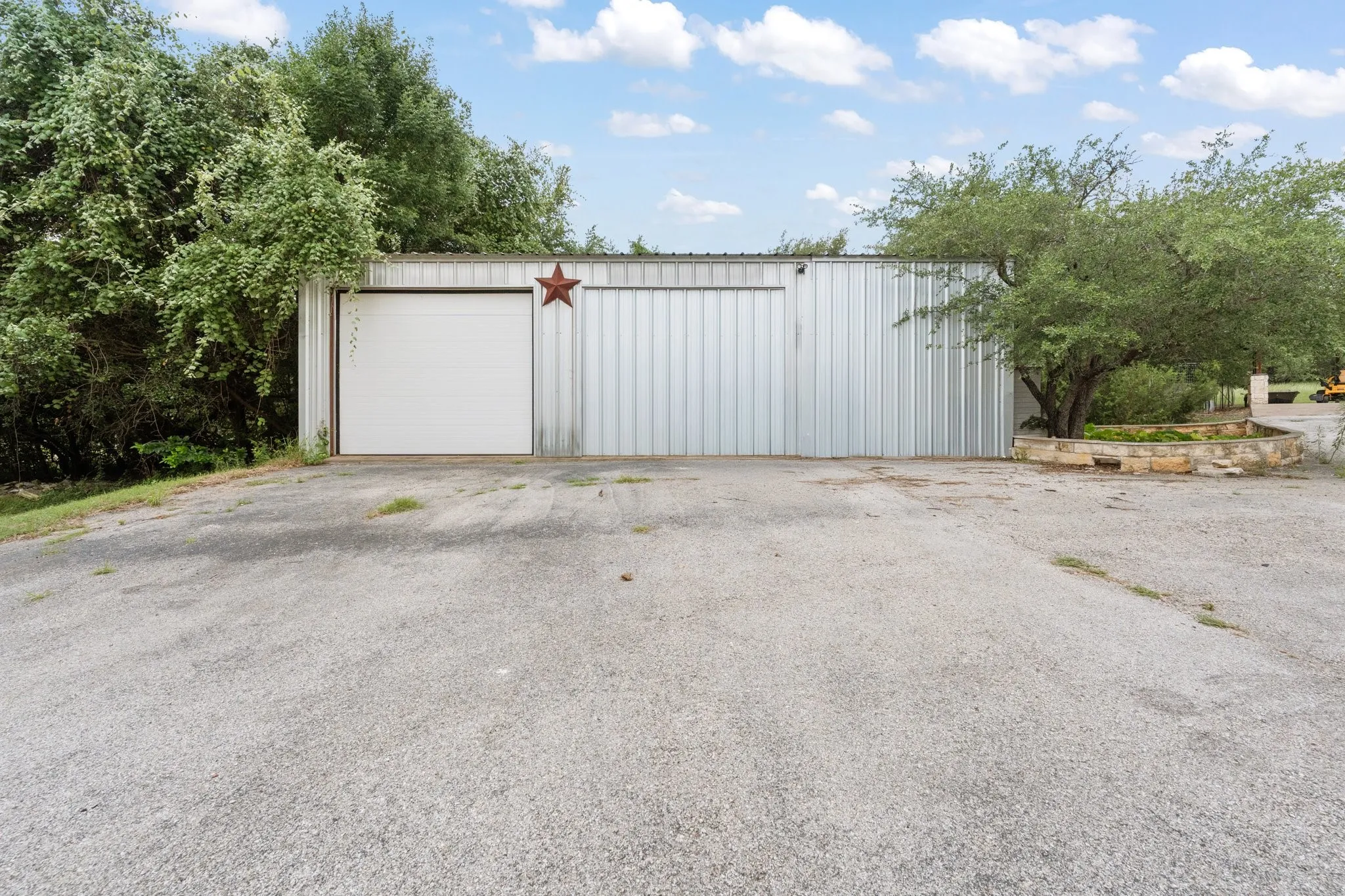 Single Family Residence For Sale in Somervell County , 1127 Mallard Lane, Glen Rose, Texas 76043, 3 Bedroom, 3 Bathroom, Garage spaces, 3,132 Sqft, built in 2005, mls#21314256, Real Estate Agent in Glen Rose, Homes For Sale in Somervell county, Homes For Sale in Glen Rose, Realtor in Glen Rose Texas, Real Estate Brokerage Independent Realty Texas, Luminita Cordes Realtor