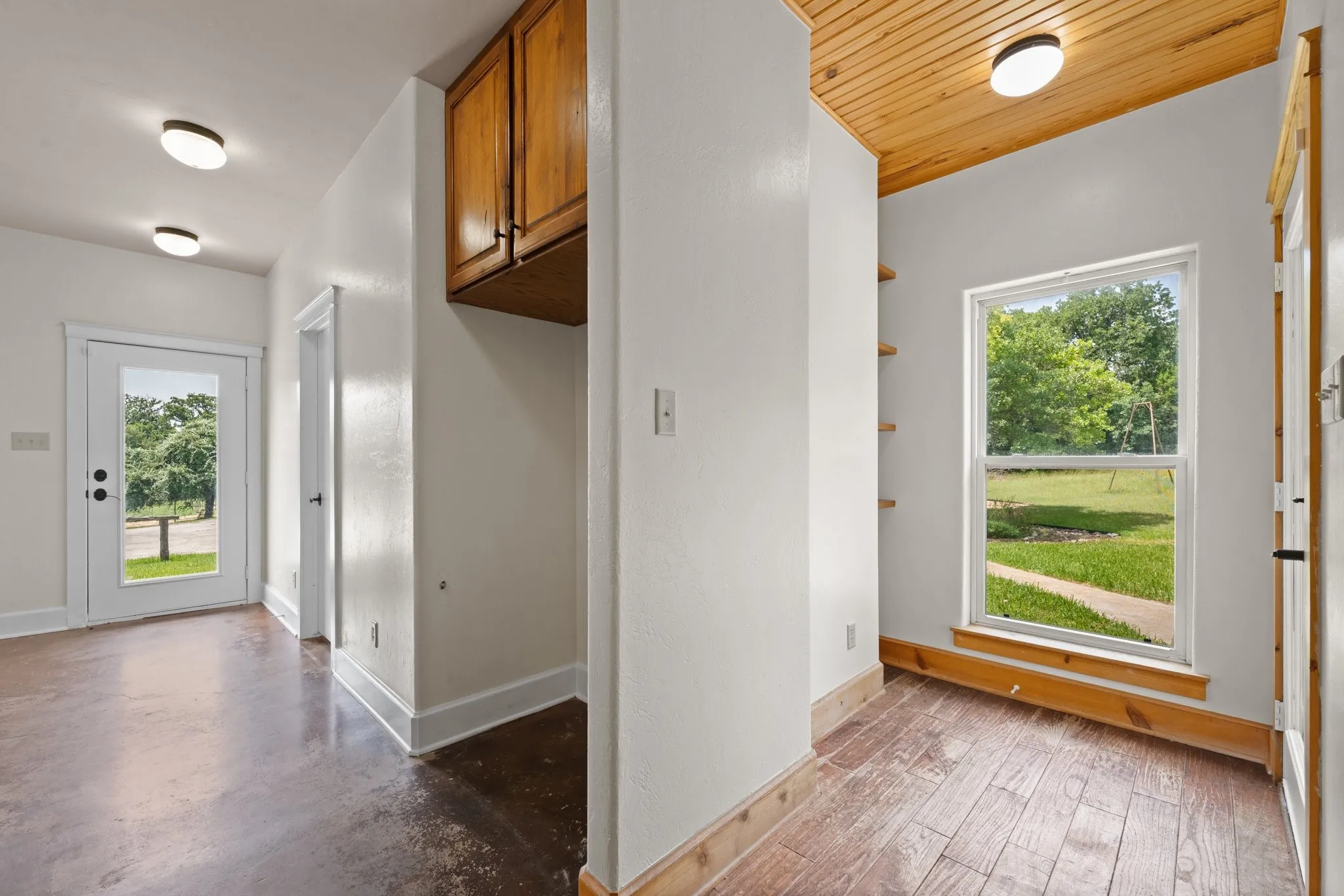 Single Family Residence For Sale in Somervell County , 1127 Mallard Lane, Glen Rose, Texas 76043, 3 Bedroom, 3 Bathroom, Garage spaces, 3,132 Sqft, built in 2005, mls#21314256, Real Estate Agent in Glen Rose, Homes For Sale in Somervell county, Homes For Sale in Glen Rose, Realtor in Glen Rose Texas, Real Estate Brokerage Independent Realty Texas, Luminita Cordes Realtor