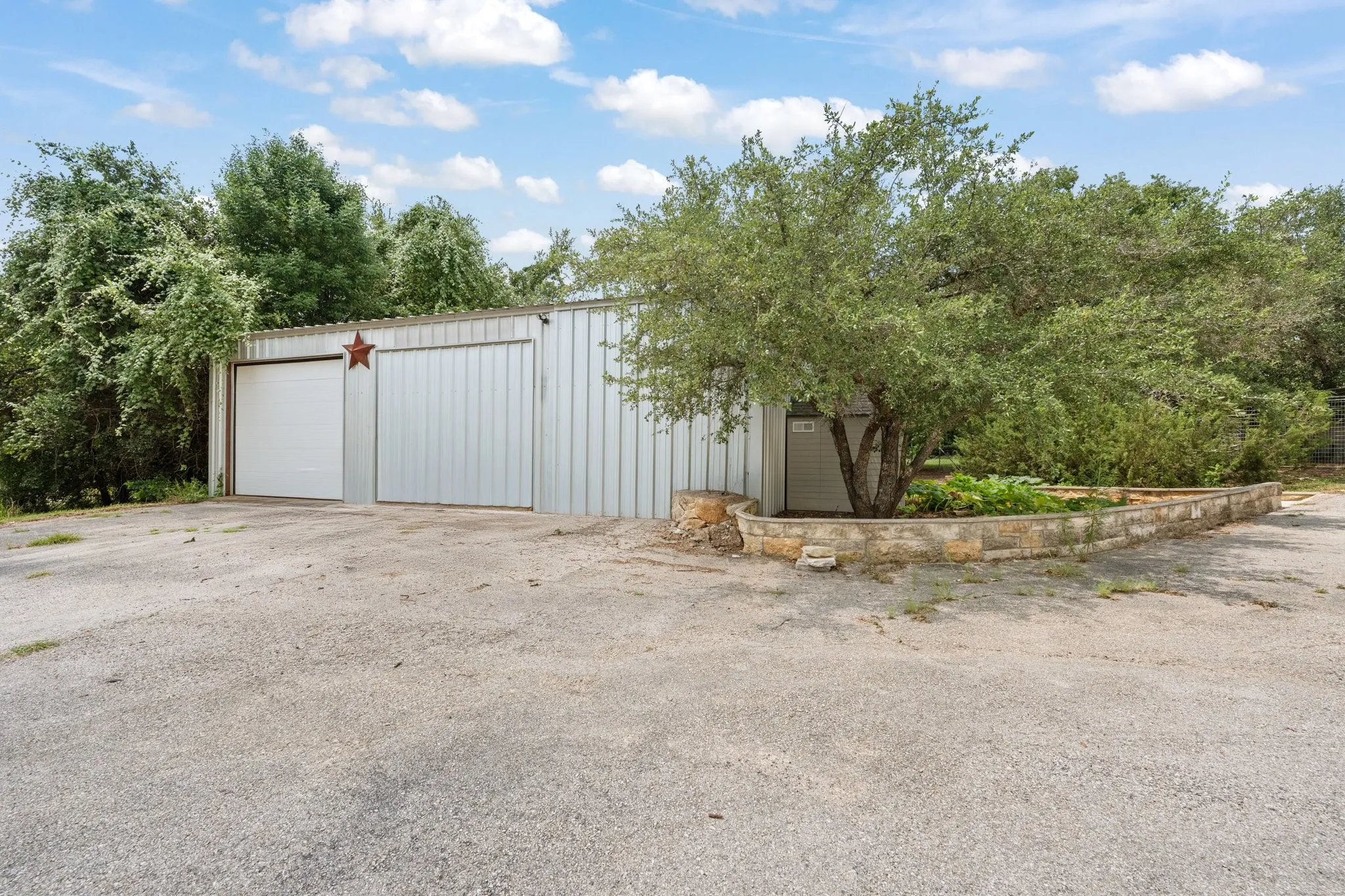 Single Family Residence For Sale in Somervell County , 1127 Mallard Lane, Glen Rose, Texas 76043, 3 Bedroom, 3 Bathroom, Garage spaces, 3,132 Sqft, built in 2005, mls#21314256, Real Estate Agent in Glen Rose, Homes For Sale in Somervell county, Homes For Sale in Glen Rose, Realtor in Glen Rose Texas, Real Estate Brokerage Independent Realty Texas, Luminita Cordes Realtor