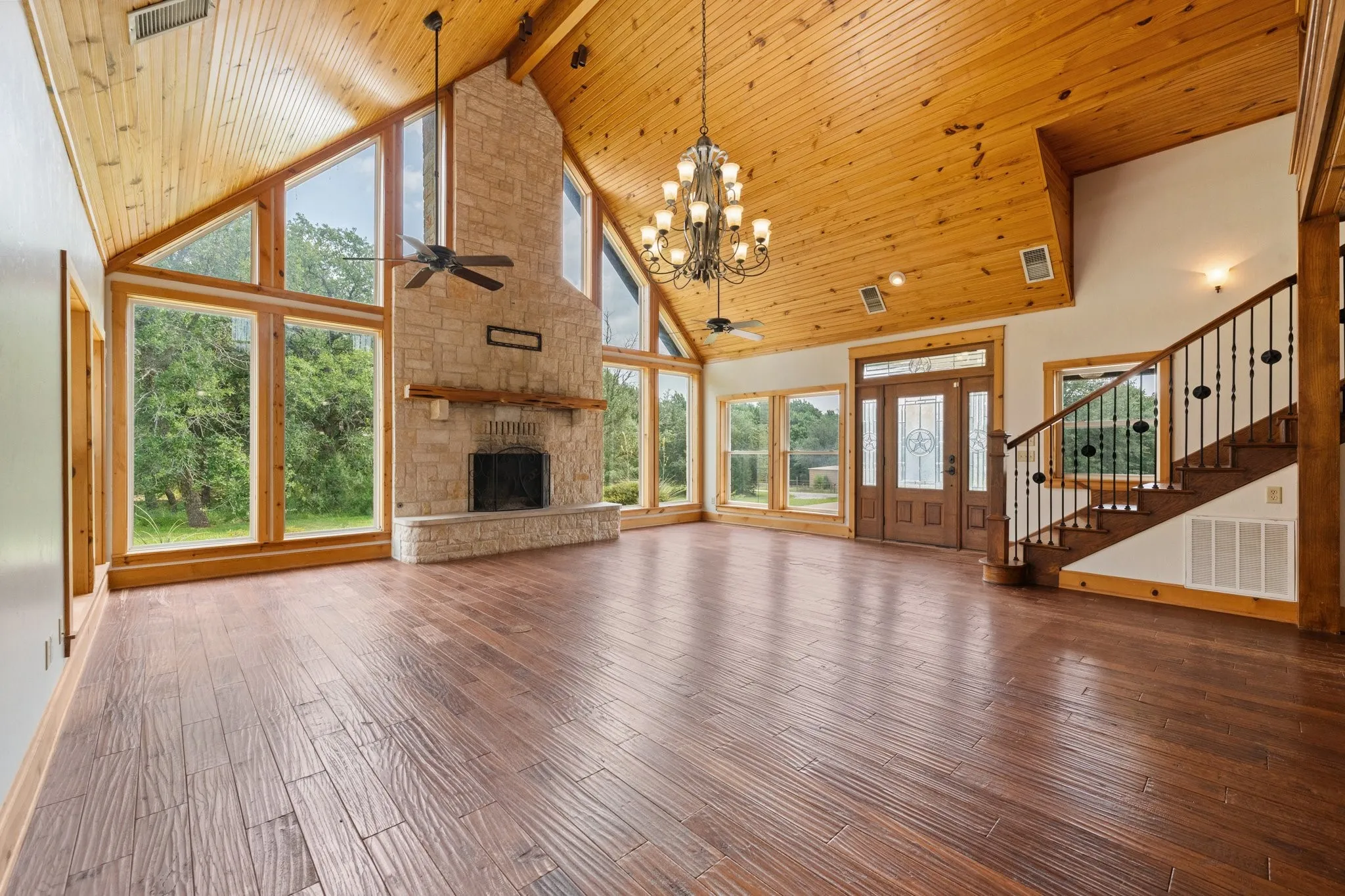 Single Family Residence For Sale in Somervell County , 1127 Mallard Lane, Glen Rose, Texas 76043, 3 Bedroom, 3 Bathroom, Garage spaces, 3,132 Sqft, built in 2005, mls#21314256, Real Estate Agent in Glen Rose, Homes For Sale in Somervell county, Homes For Sale in Glen Rose, Realtor in Glen Rose Texas, Real Estate Brokerage Independent Realty Texas, Luminita Cordes Realtor